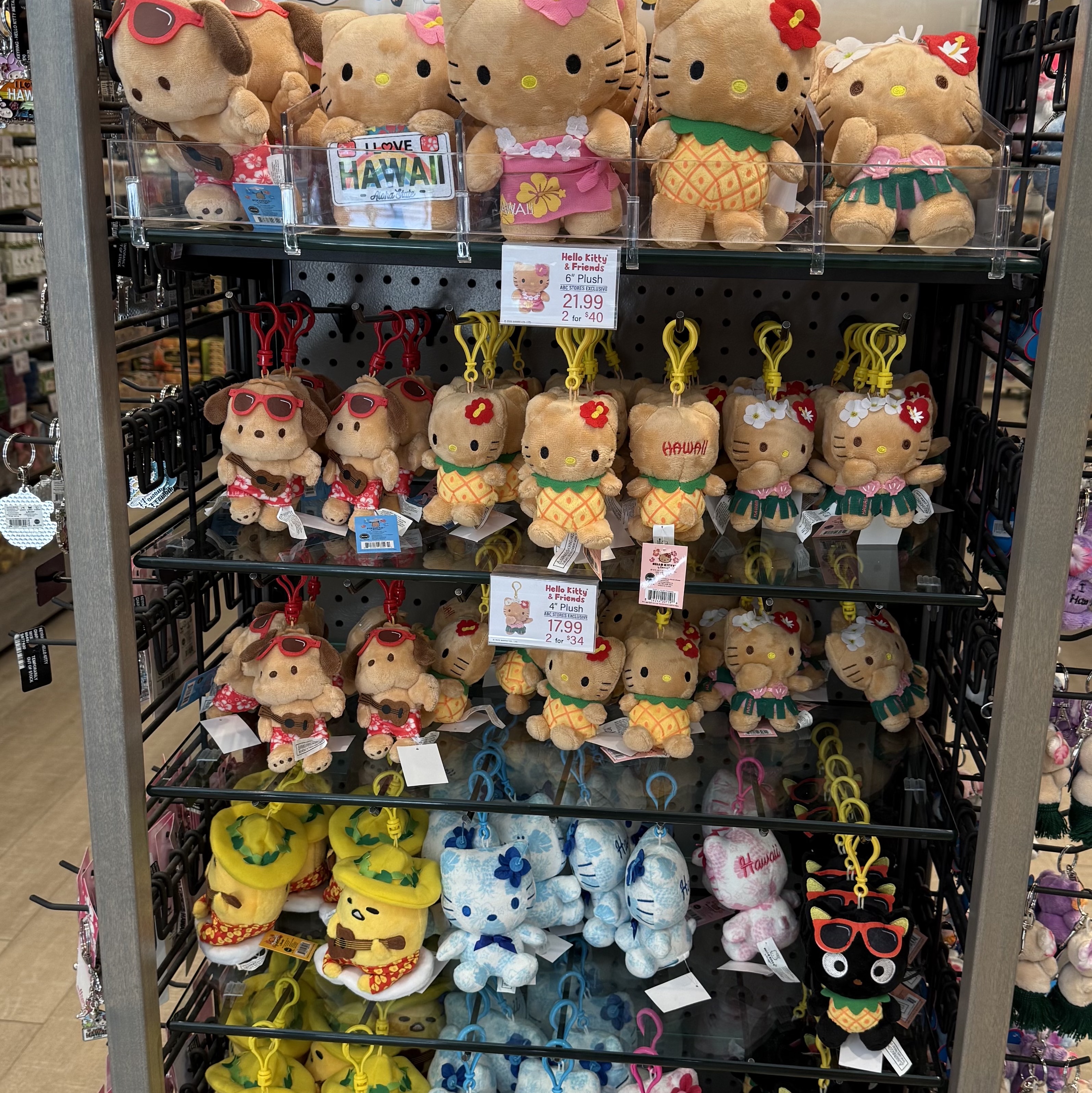 Sanrio Hello Kitty 50th Anniversary 4" Hawaii Series Plush with Strap, Sanrio Hello Kitty Hula Kiss 4" Hawaii Series Plush 착용 스타일