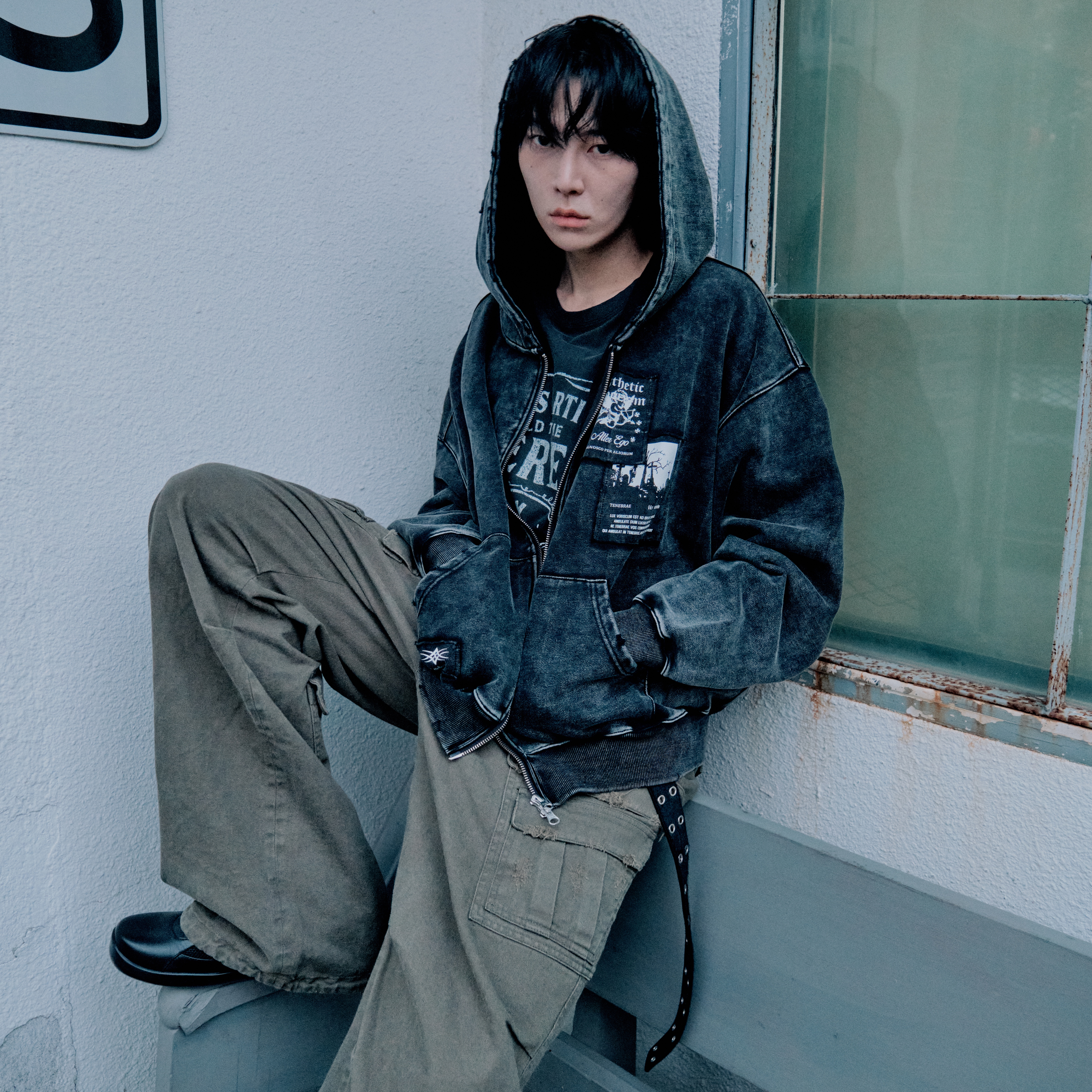 [KREAM 단독] Flavorism VTG Patched Hooded Zip-up Washed Black, [KREAM 단독] Flavorism VTG Patched Hooded Zip-up Washed Brown 착용 스타일 - 3