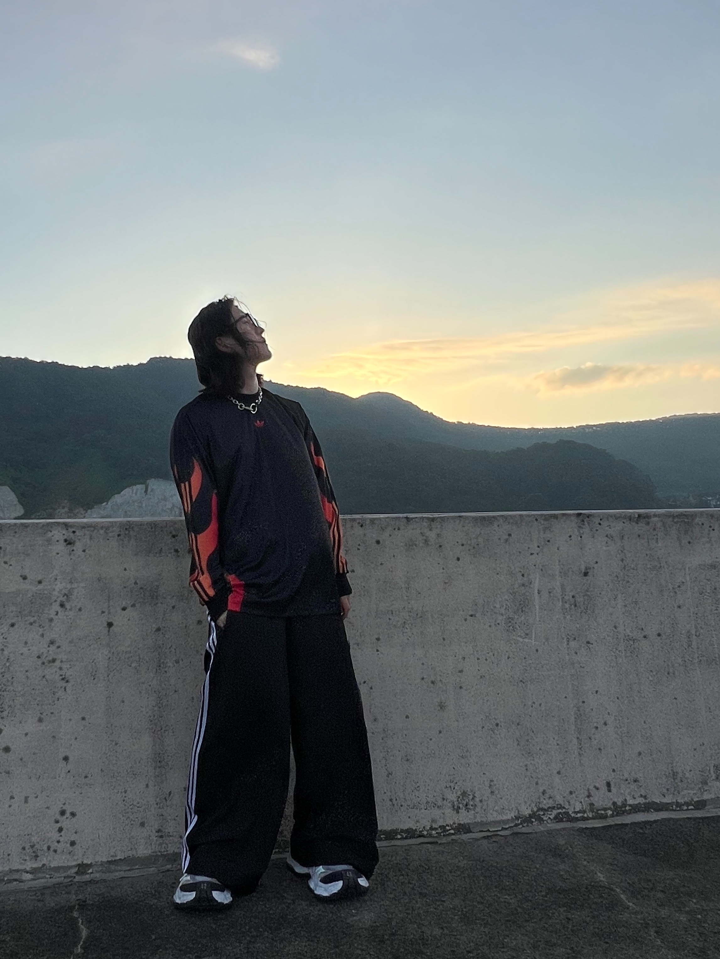 (W) Adidas Adilenium Season 3 Oversized Track Pants Black - KR Sizing, Balenciaga Cargo Sneakers White Grey 착용 스타일 - 7