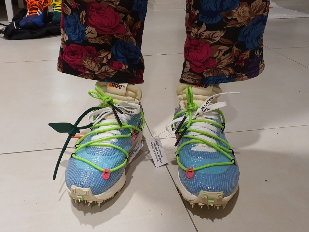 (W) Nike x Off-White Waffle Racer Vivid Sky 착용 스타일
