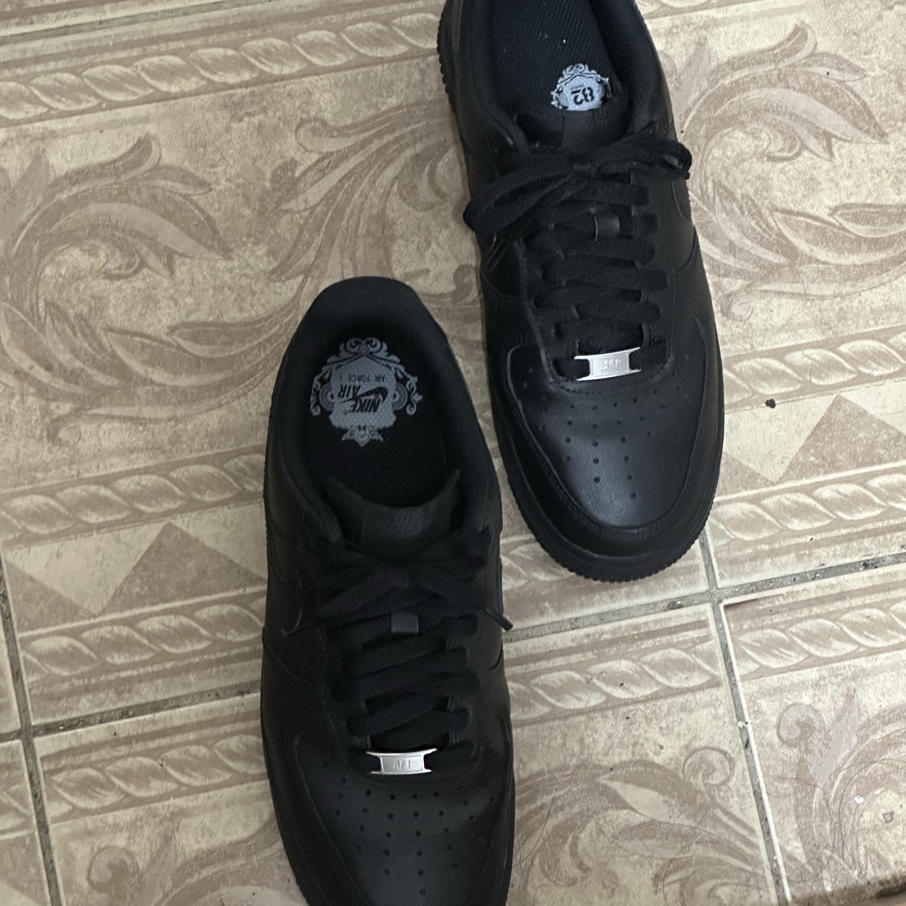 Nike Air Force 1 '07 Low Triple Black 착용 스타일
