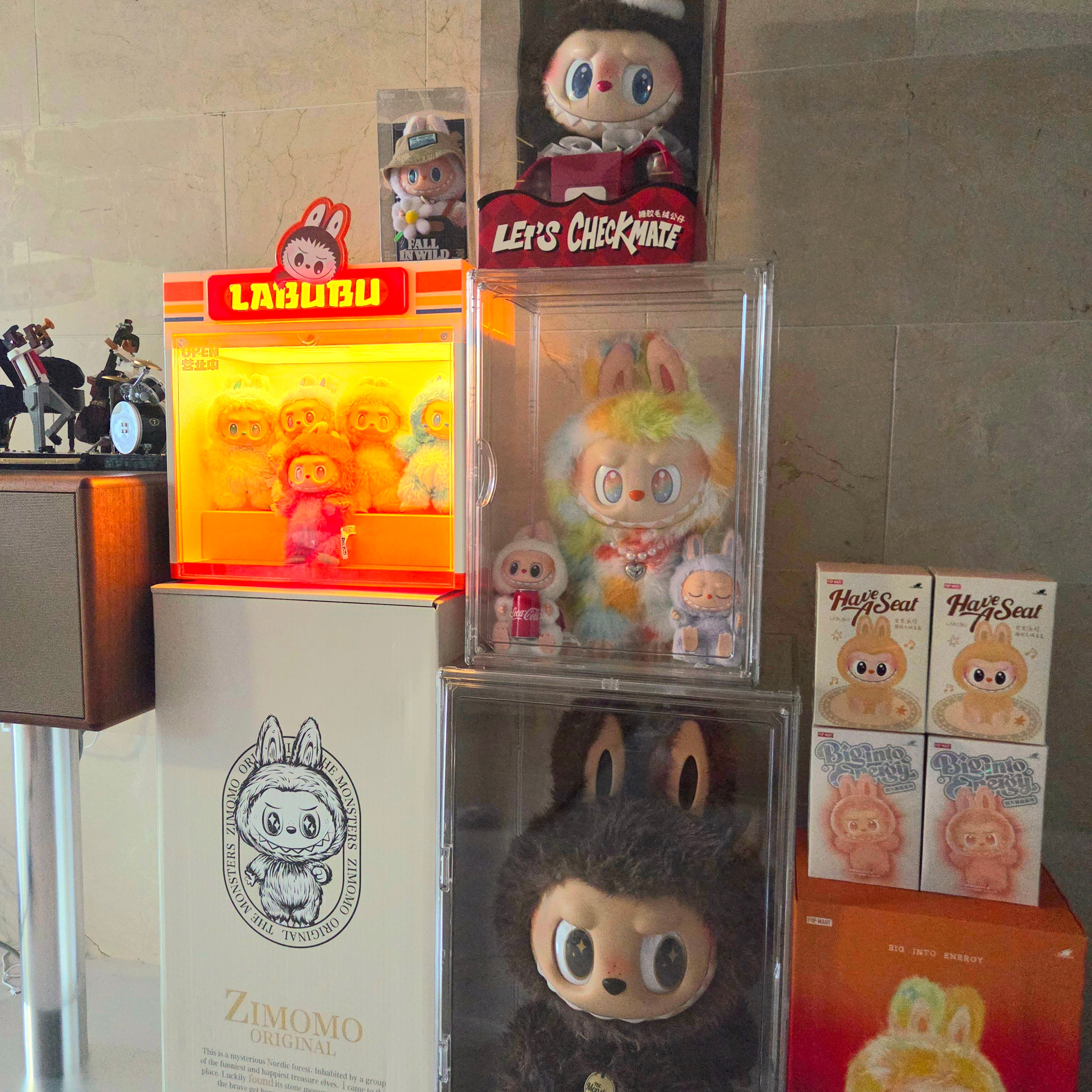 Pop Mart Labubu The Monsters Wacky Mart Series Display Container, Pop Mart The Monsters I Found You Vinyl Face Doll 착용 스타일