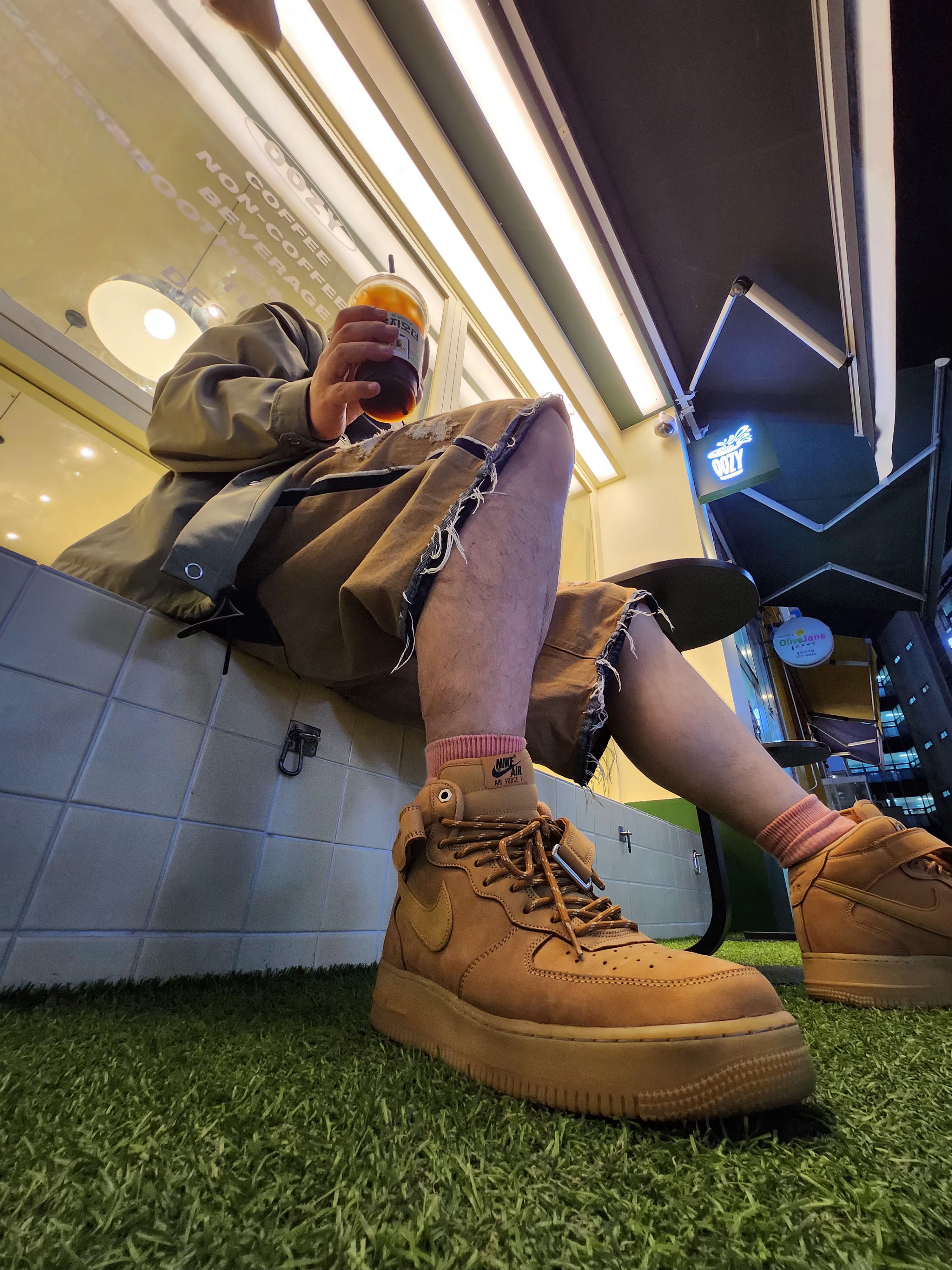 Nike Air Force 1 Mid '07 WB Flax, Human Made Military Card Case Beige 착용 스타일 - 3