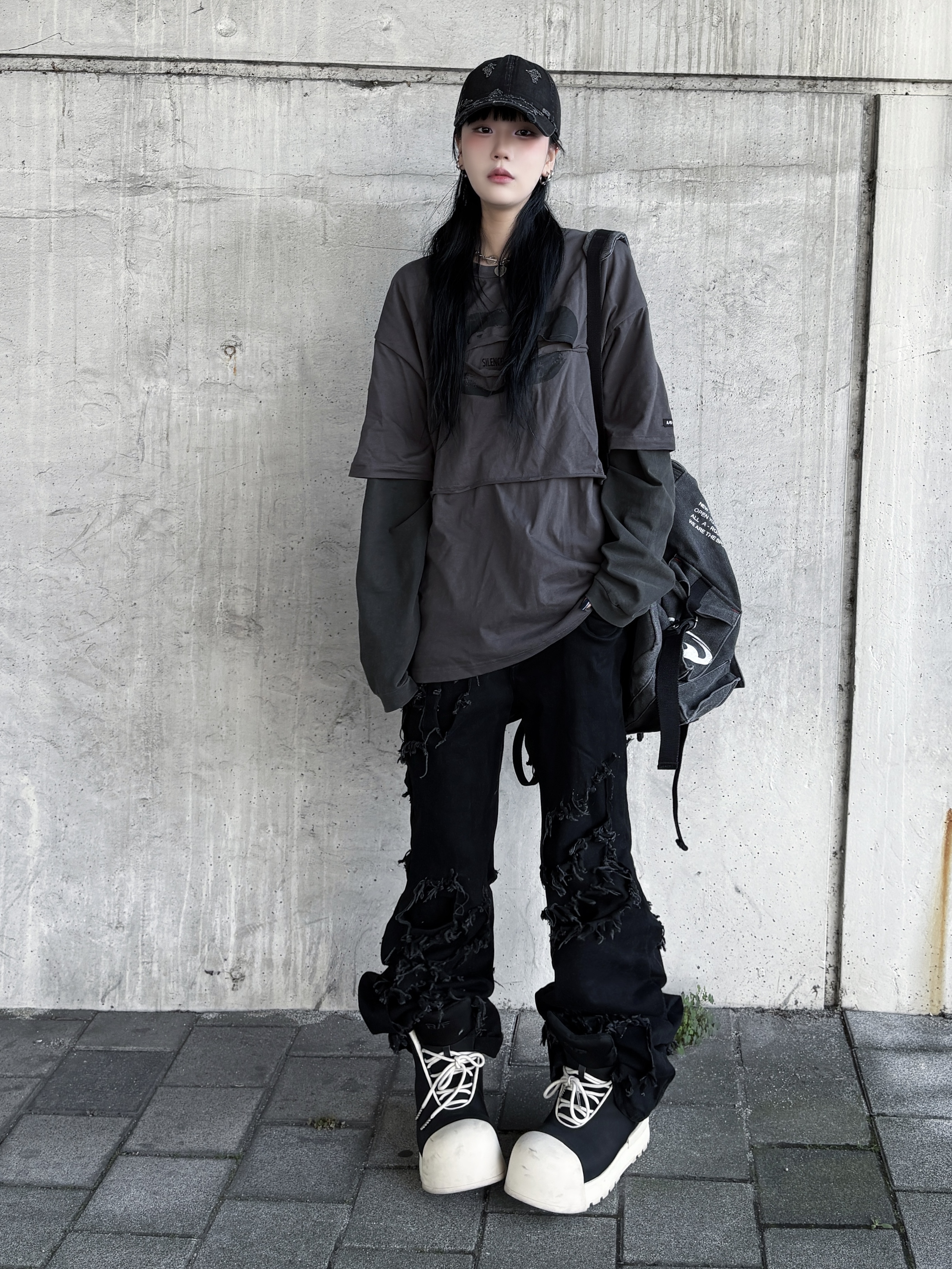 SPORT CHAMBER SC Sporty Rucksack Charcol, AJOBYAJO S=D Layered T-Shirt Charcoal 착용 스타일 - 5