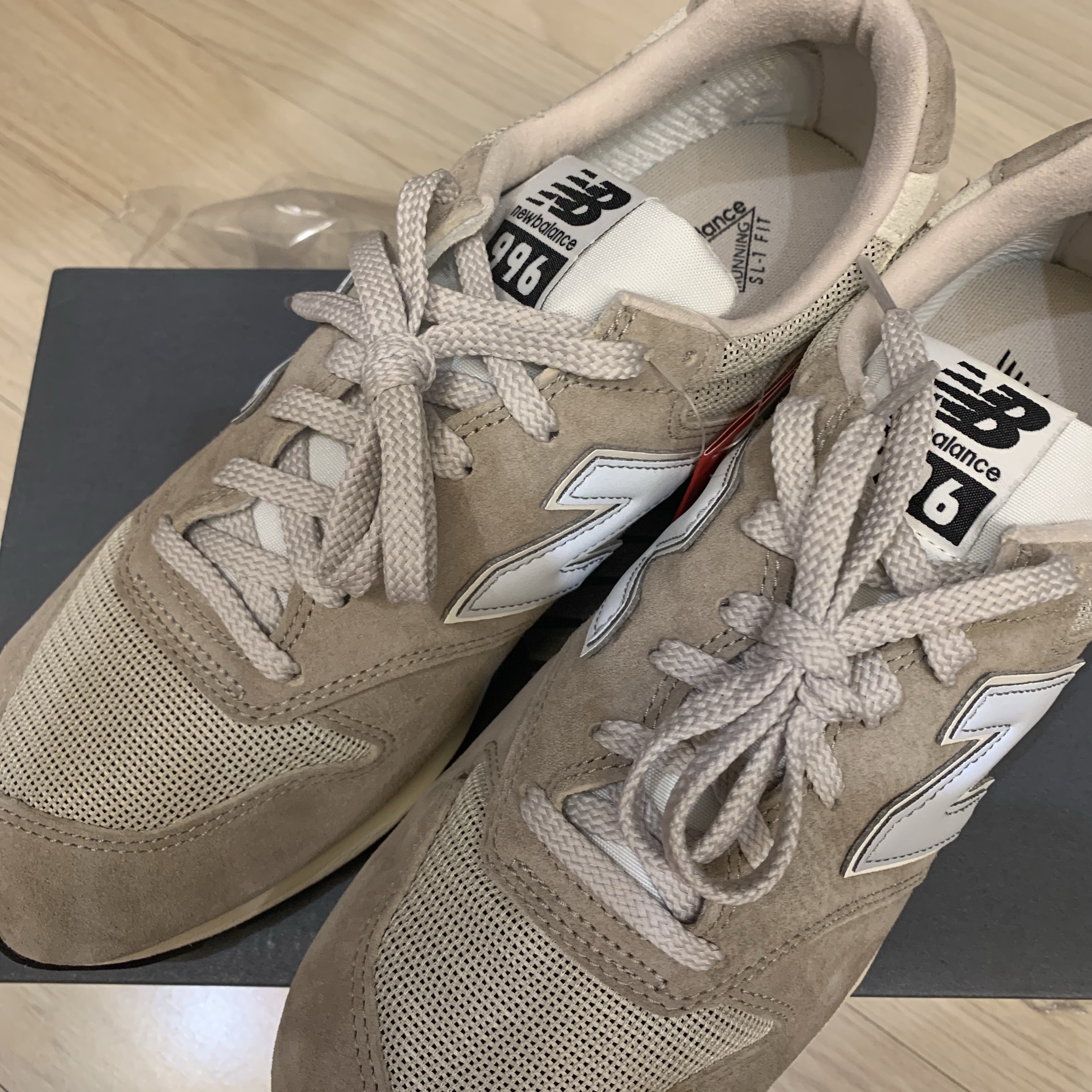 New Balance 996 Beige 착용 스타일