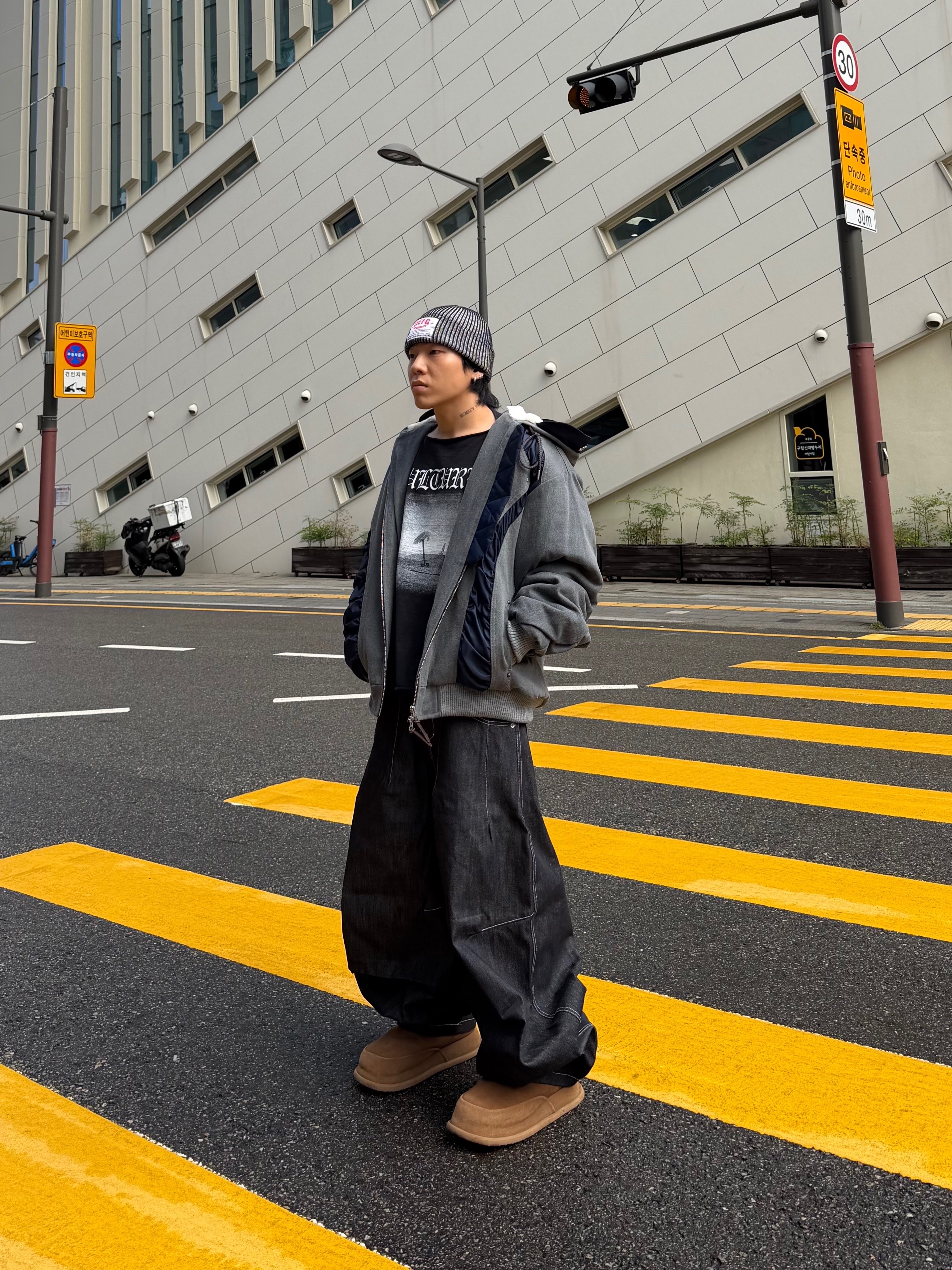 DEFGARMENTS Label Point Rib Beanie Black, Mistake Project Toboo Brown 착용 스타일 - 5