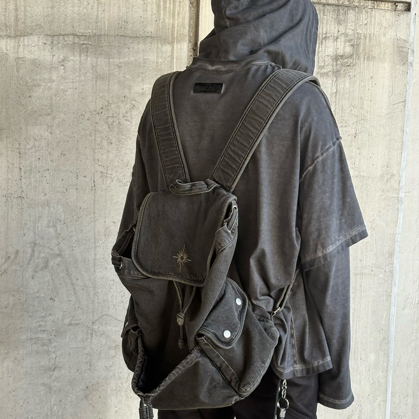 Rick Owens Mega Bumper Geobasket Black Milk, DEFGARMENTS Needle Denim Bag Pack Black Denim 착용 스타일 - 2