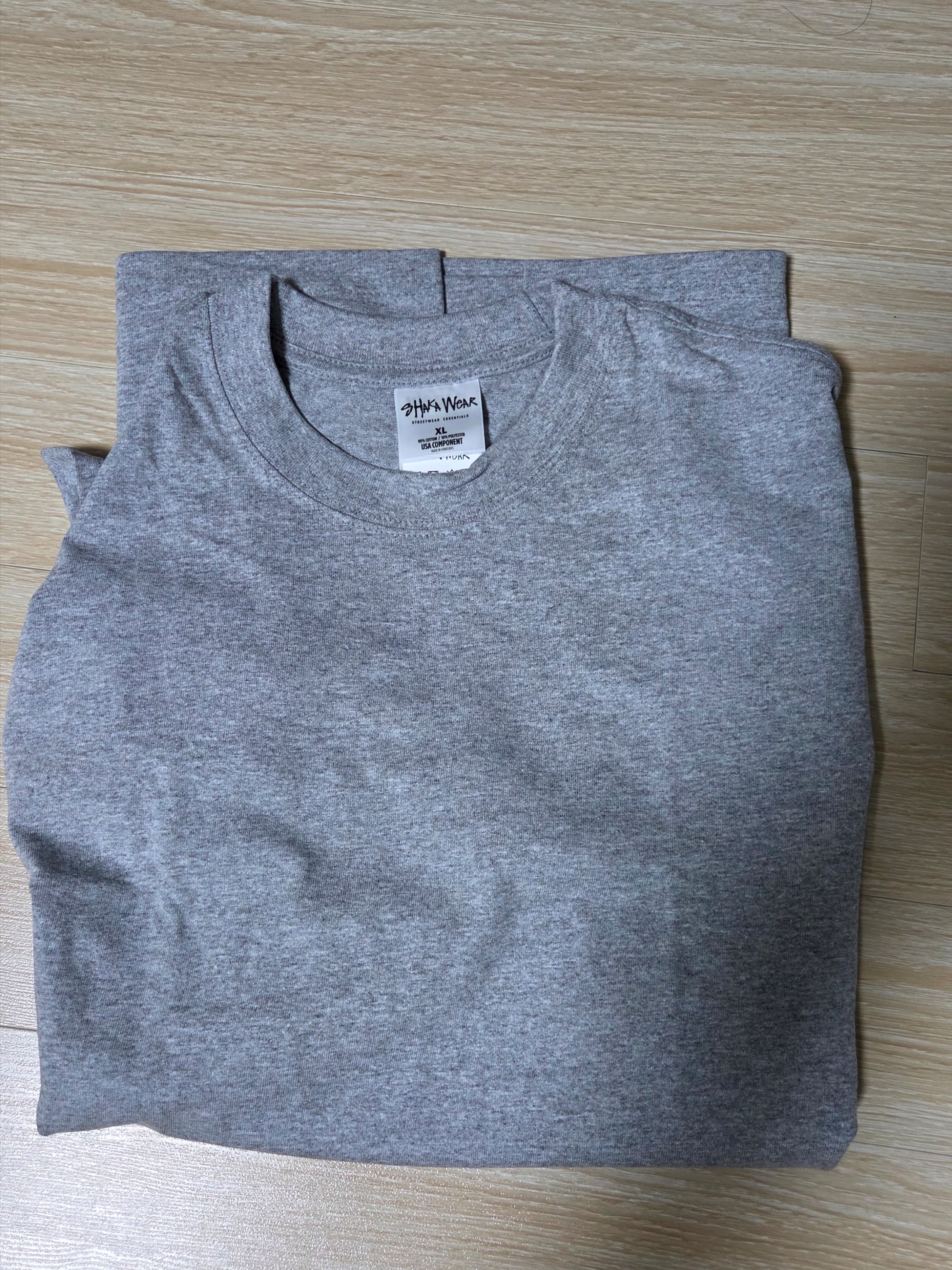 Shaka Wear 7.5oz Max Heavyweight Short Sleeve Heather Gray 착용 스타일 - 2