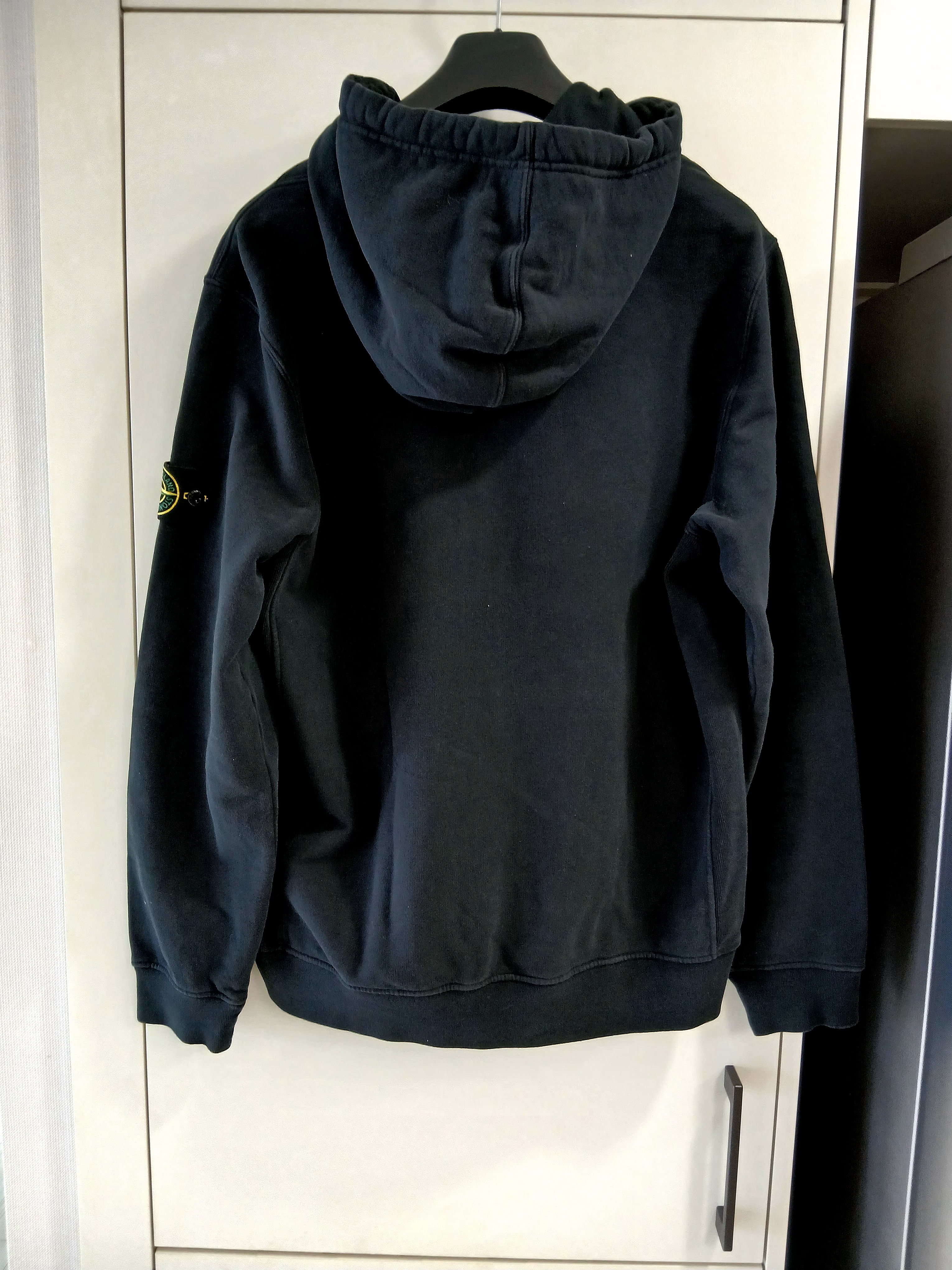 Stone Island 6100067 Brushed Organic Cotton Fleece Regular Fit Hooded Zip Up Sweatshirt Black - 25FW 착용 스타일 - 2