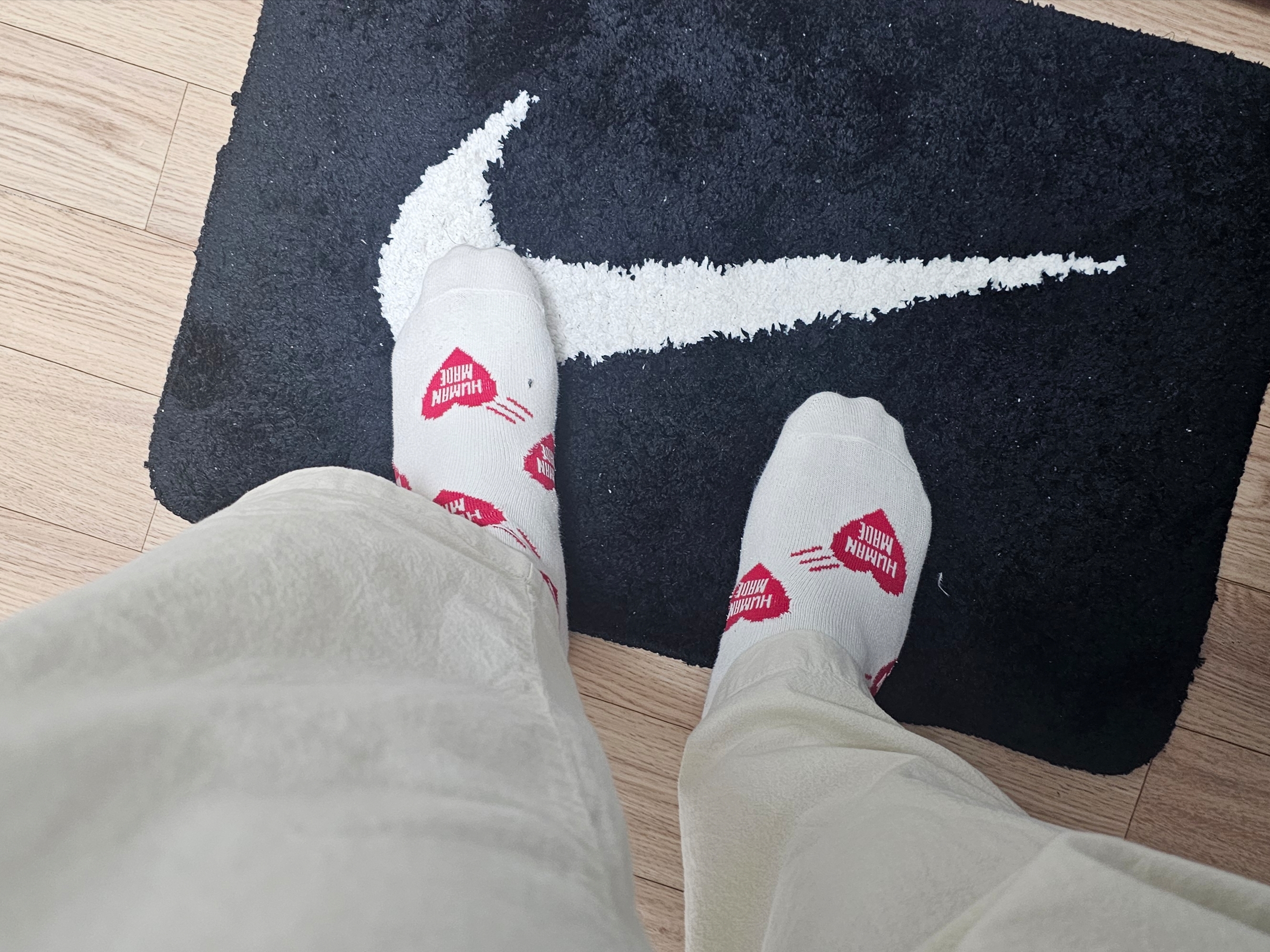 Human Made Short Heart Pattern Socks Red, Nike Swoosh Rug Black White 착용 스타일