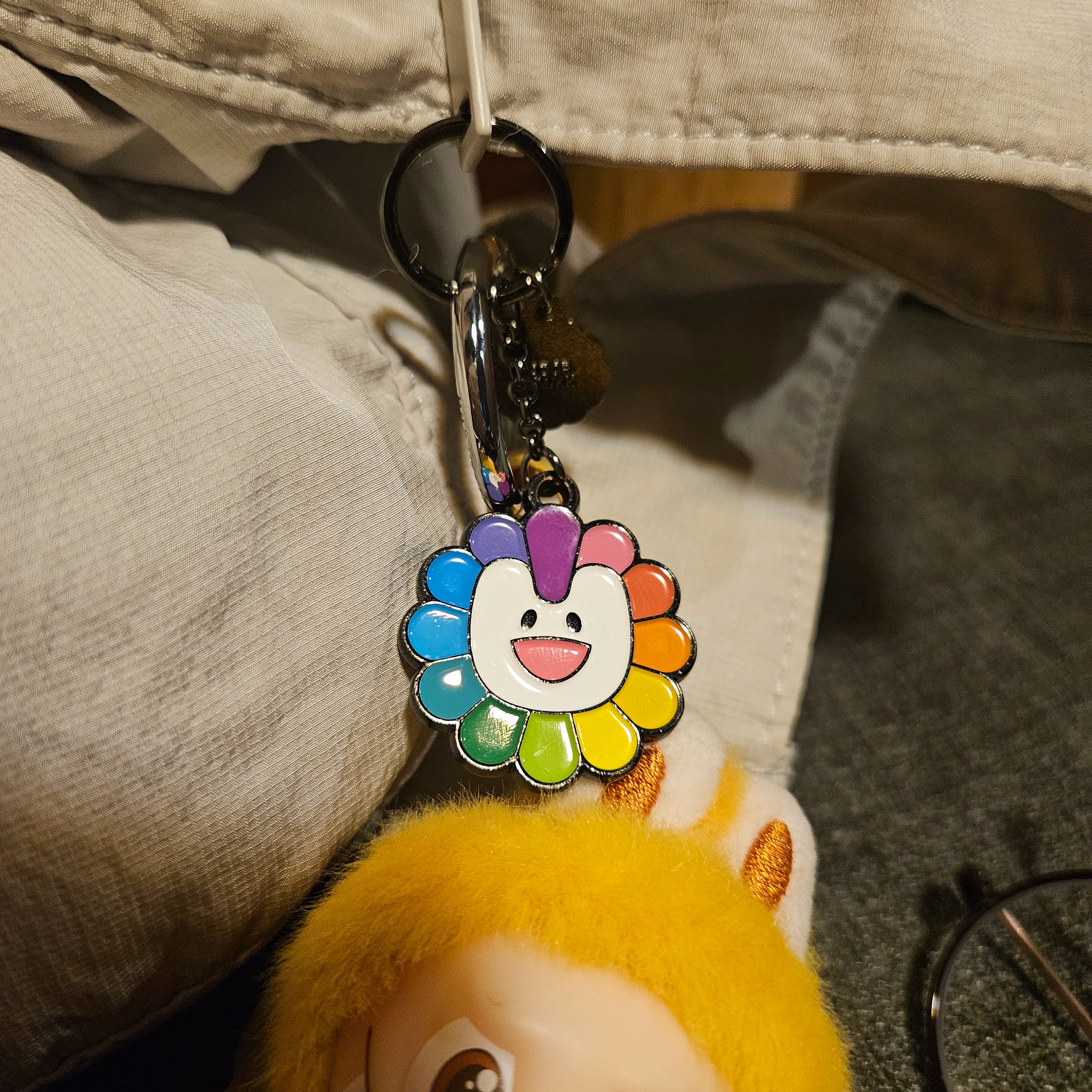 NewJeans x Murakami Metal Keyring Flower, Pop Mart Labubu The Monsters Pin For Love Series Vinyl Plush Pendant (N-Z) Y (Opened Case) 착용 스타일 - 1