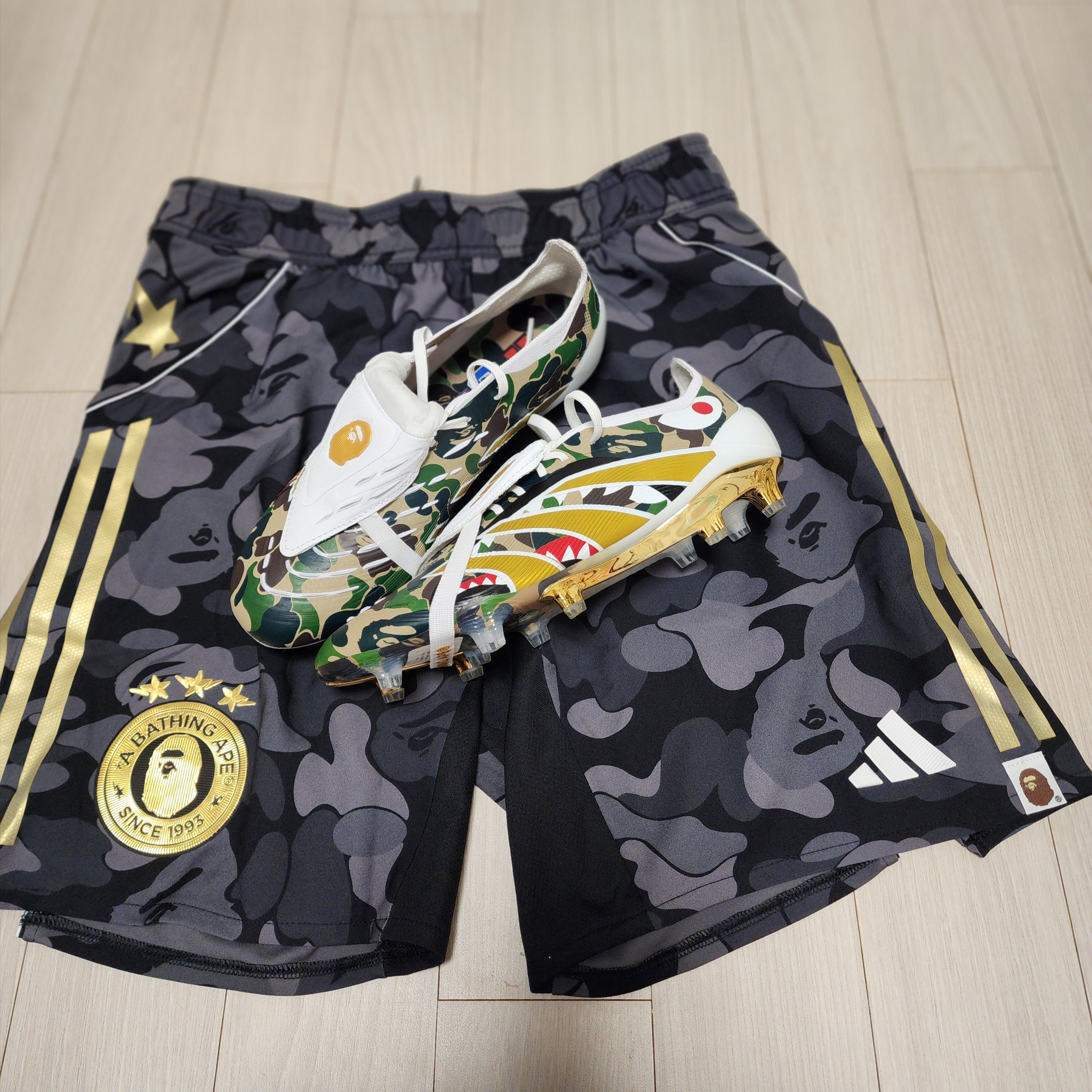 Adidas x BAPE Predator Elite FT FG M2 Hemp Gold Metallic Cloud White, Adidas x BAPE FB Shorts Black - KR Sizing 착용 스타일 - 1