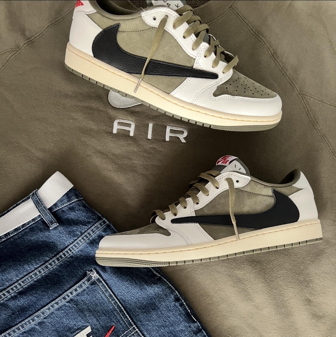 Jordan 1 x Travis Scott Retro Low OG SP Reverse Olive, Supreme x Nike Denim Short Indigo - 24SS 착용 스타일 - 2