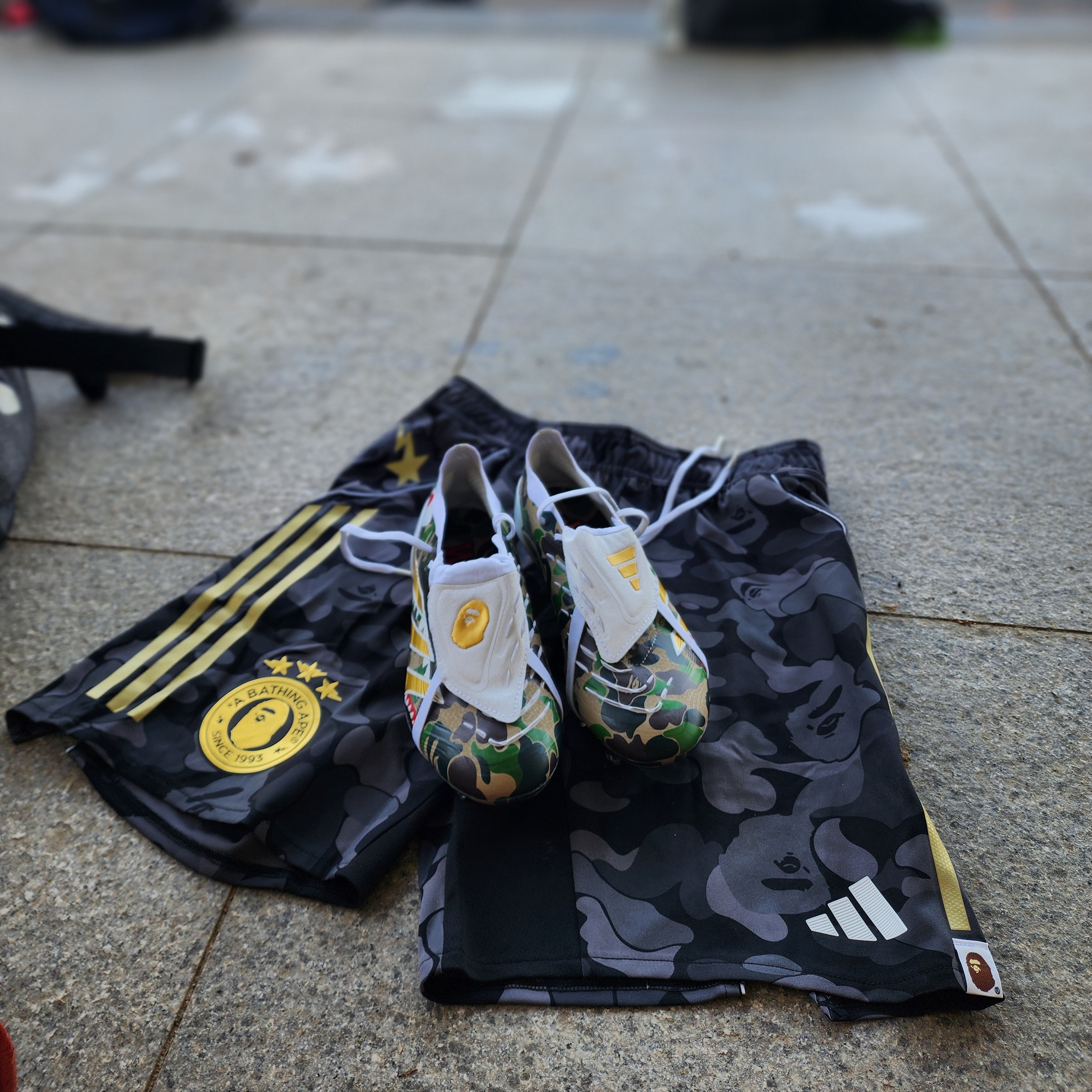 Adidas x BAPE Predator Elite FT FG M2 Hemp Gold Metallic Cloud White, Adidas x BAPE FB Shorts Black - KR Sizing 착용 스타일 - 2