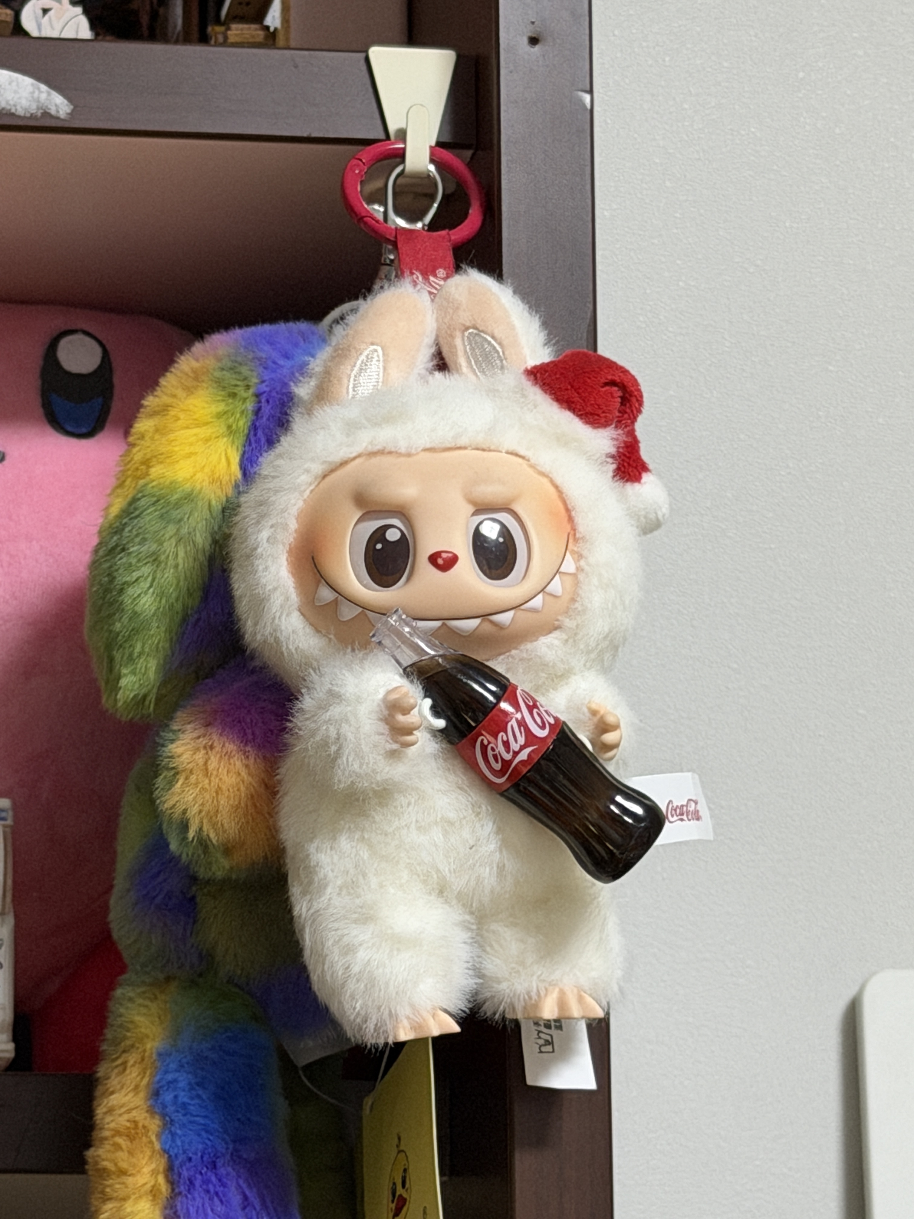 Pop Mart Labubu Coca Cola Series Surprise Shake Keyring (Opened Case) 착용 스타일