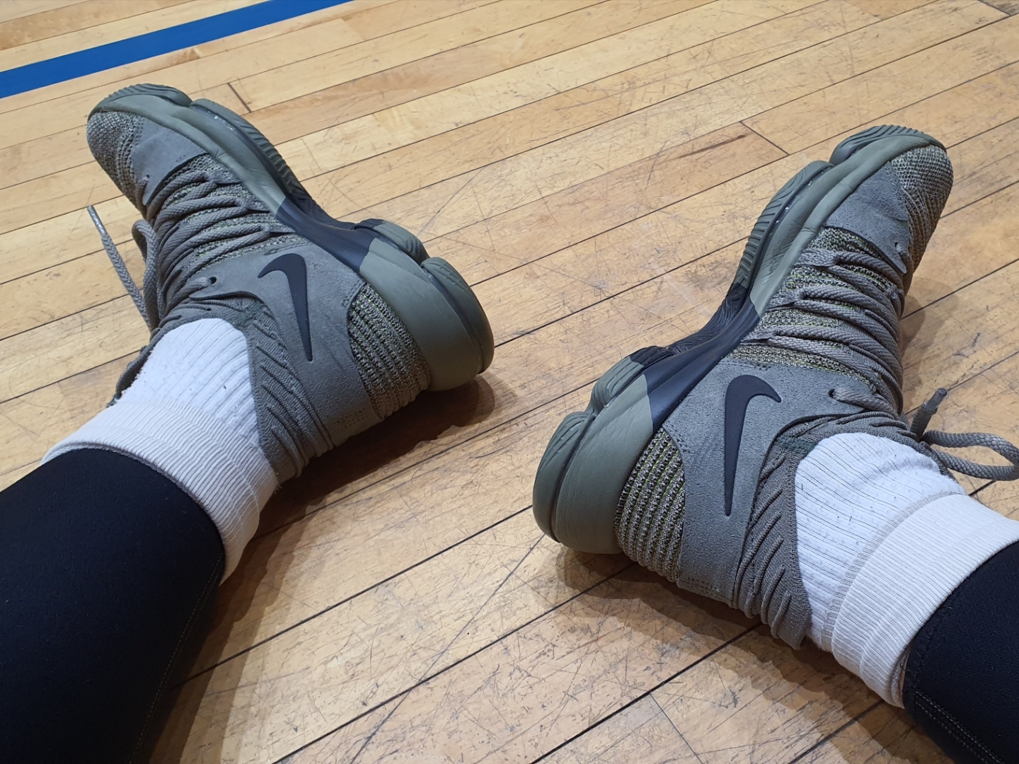 Nike KD 10 Dark Stucco 착용 스타일