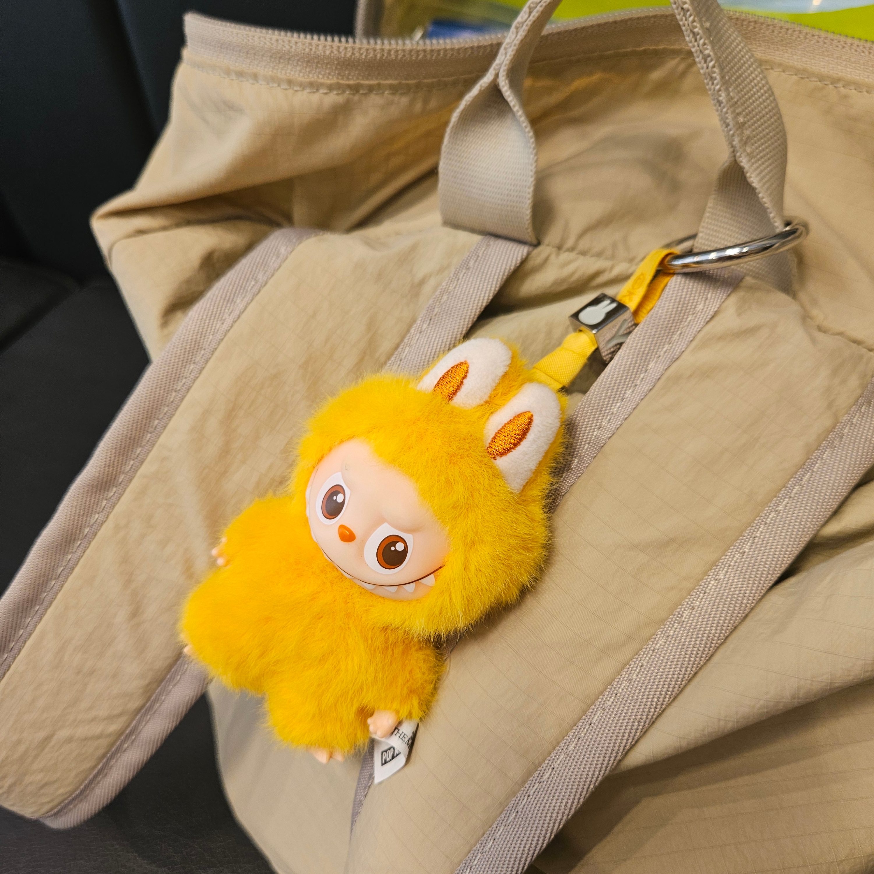 Pop Mart Labubu The Monsters Pin For Love Series Vinyl Plush Pendant (N-Z) Q (Opened Case), Pop Mart Labubu The Monsters Pin For Love Series Vinyl Plush Pendant (N-Z) Y (Opened Case) 착용 스타일 - 5