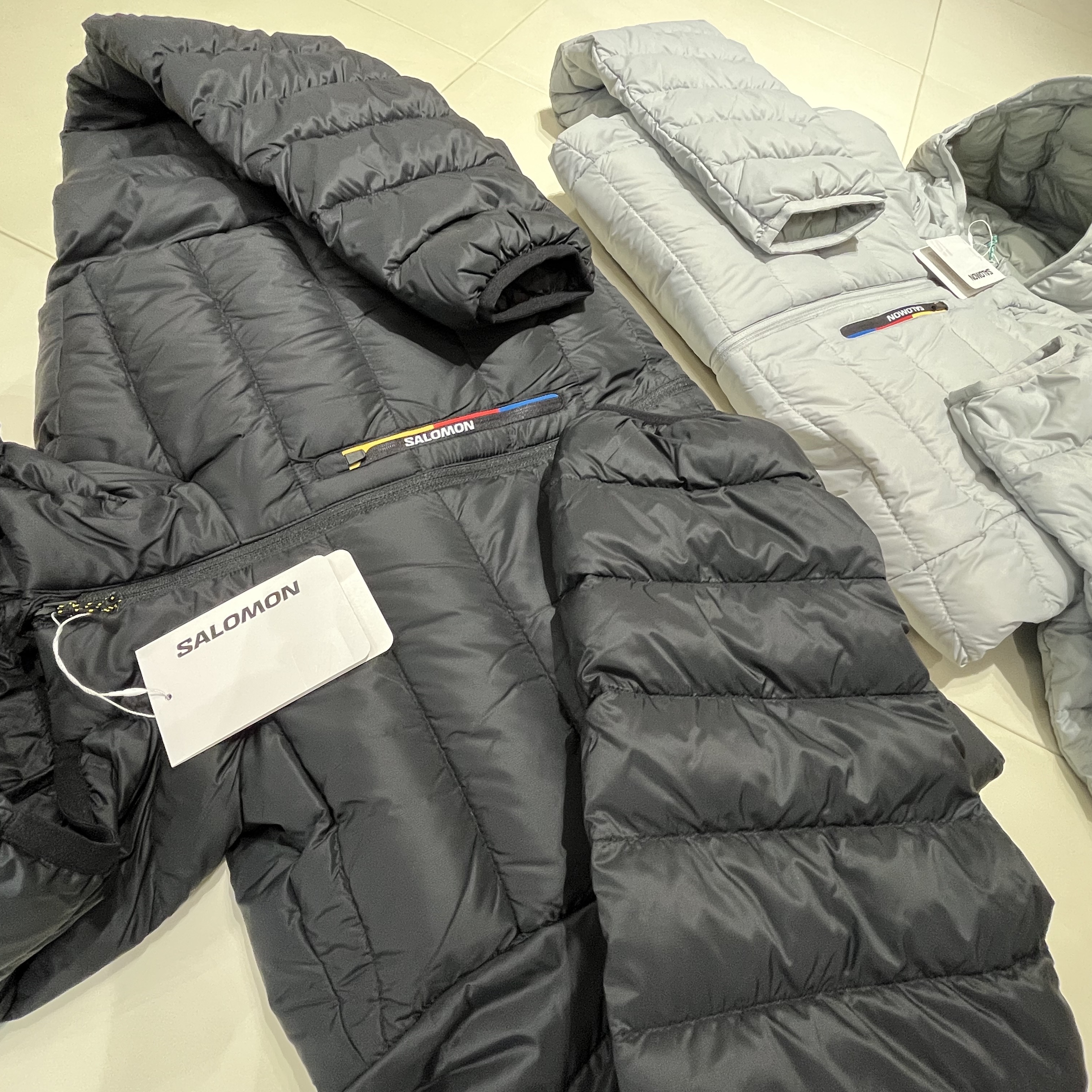Salomon X-Fuse Hooded Down Jacket Black, (W) Salomon X-Fuse Hooded Down Jacket Light Gray 착용 스타일 - 2