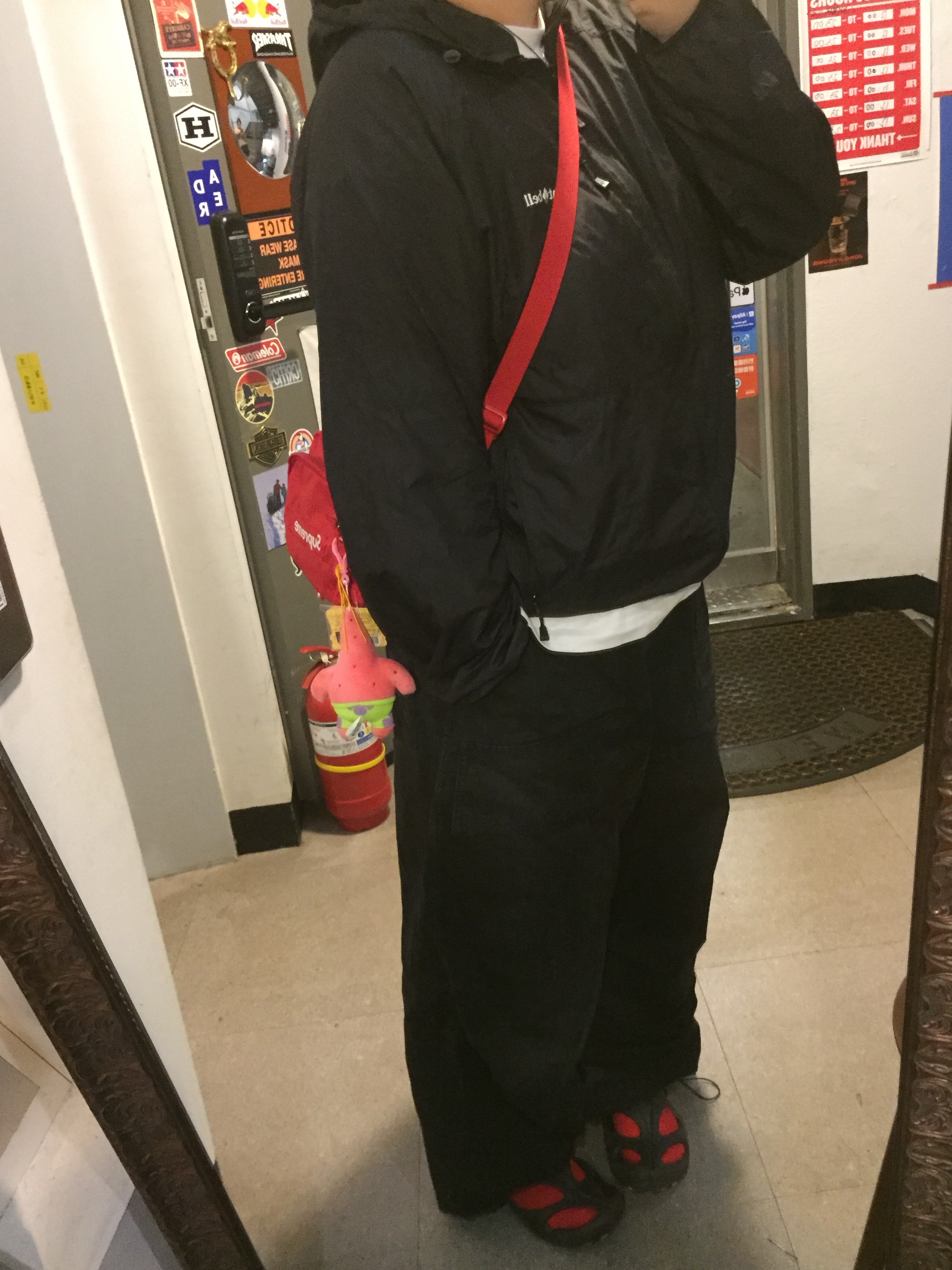 Montbell Wind Blast Hooded Jacket Black, Supreme Shoulder Bag Red - 19SS 착용 스타일 - 1