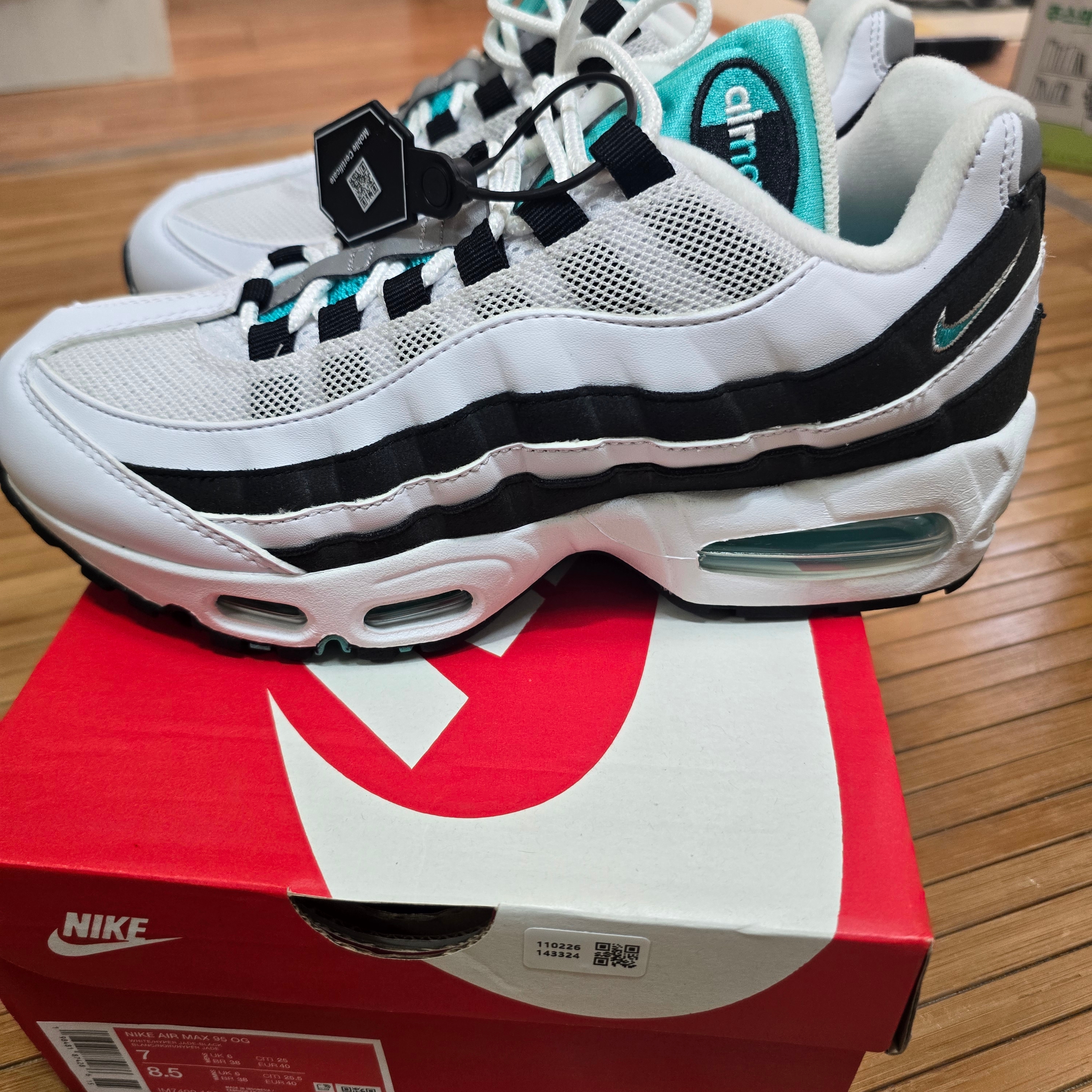 Nike Air Max 95 OG White and Black 착용 스타일