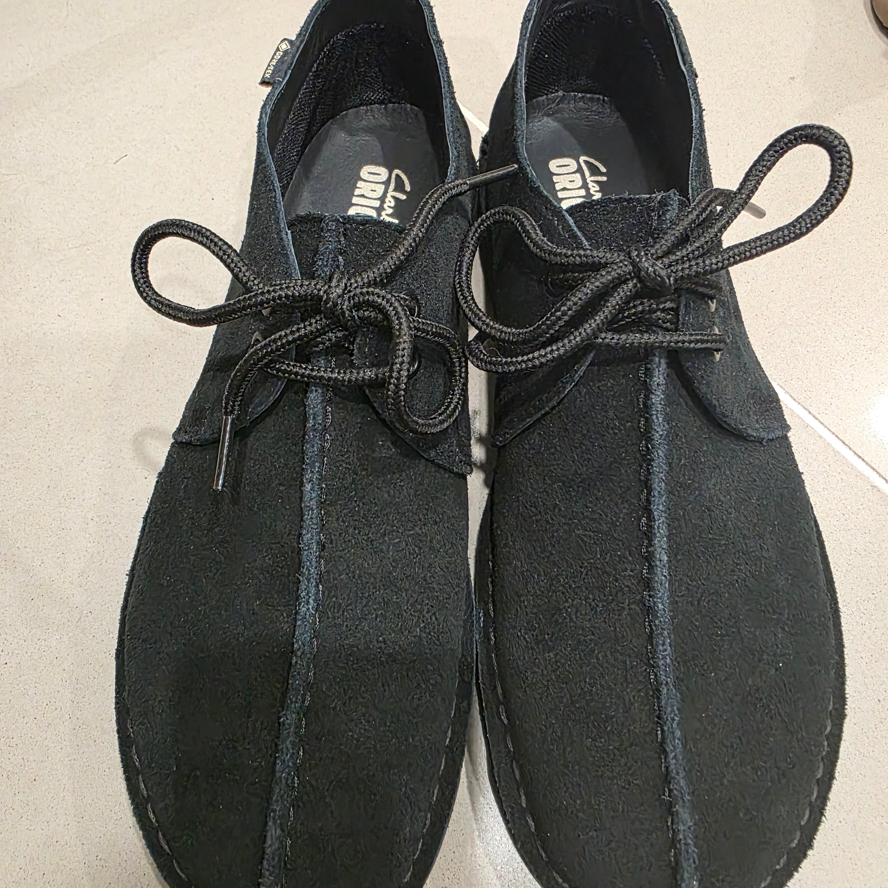 Clarks Desert Trek GTX Black Suede 착용 스타일 - 2