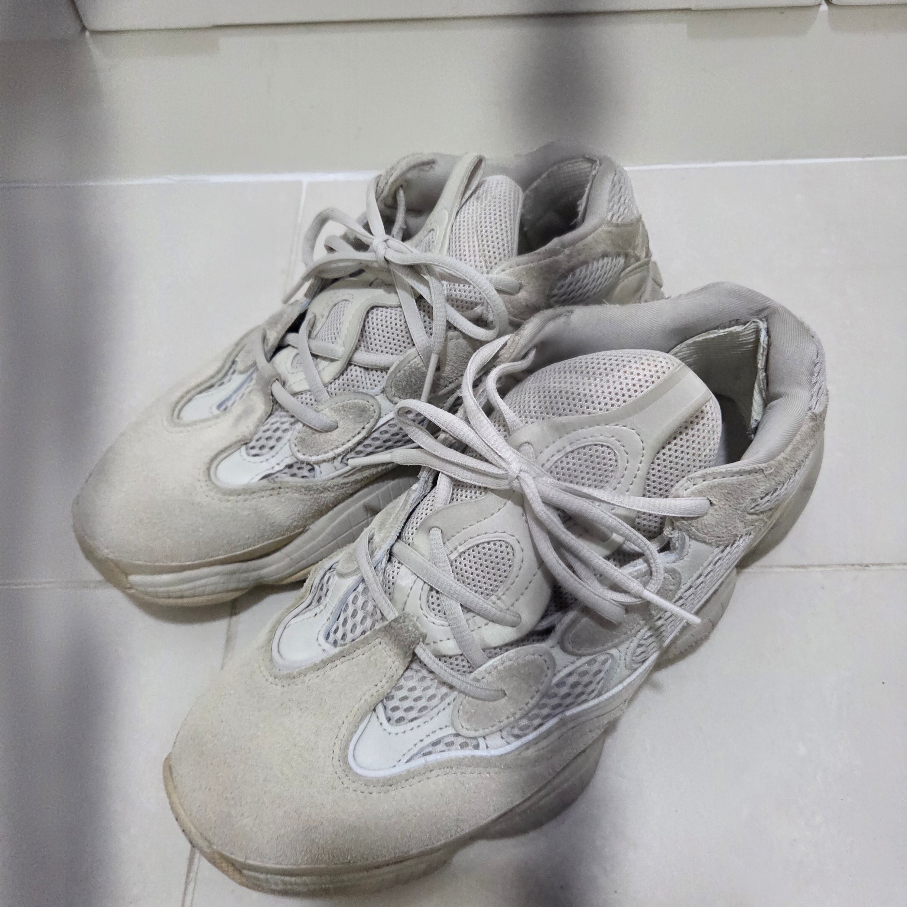Adidas Yeezy 500 Blush 2022 착용 스타일