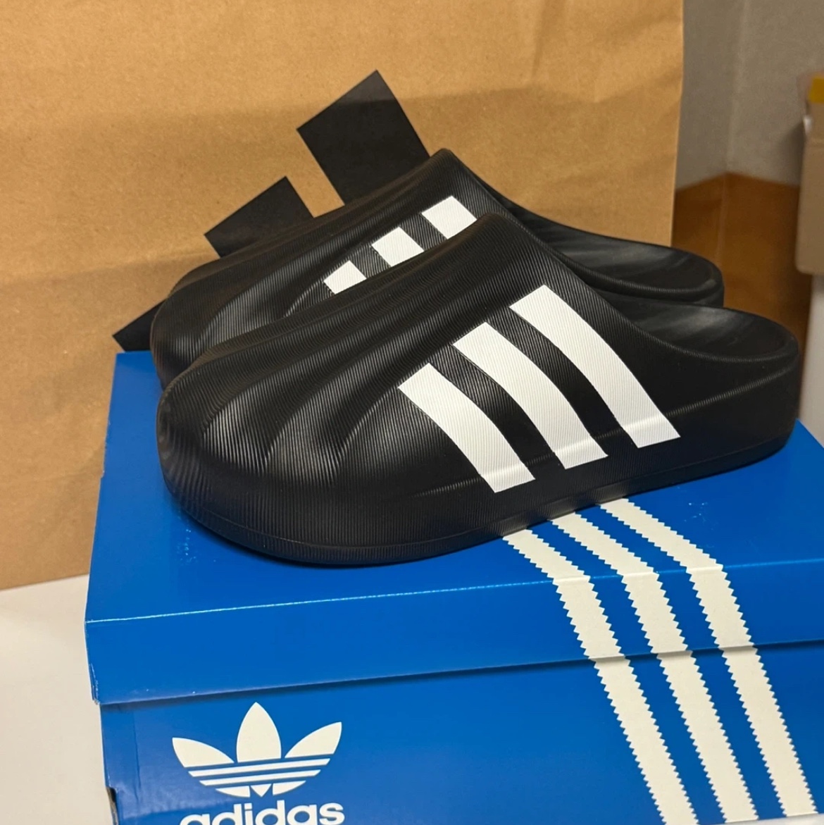 Adidas Adifom Superstar Mule Core Black 착용 스타일