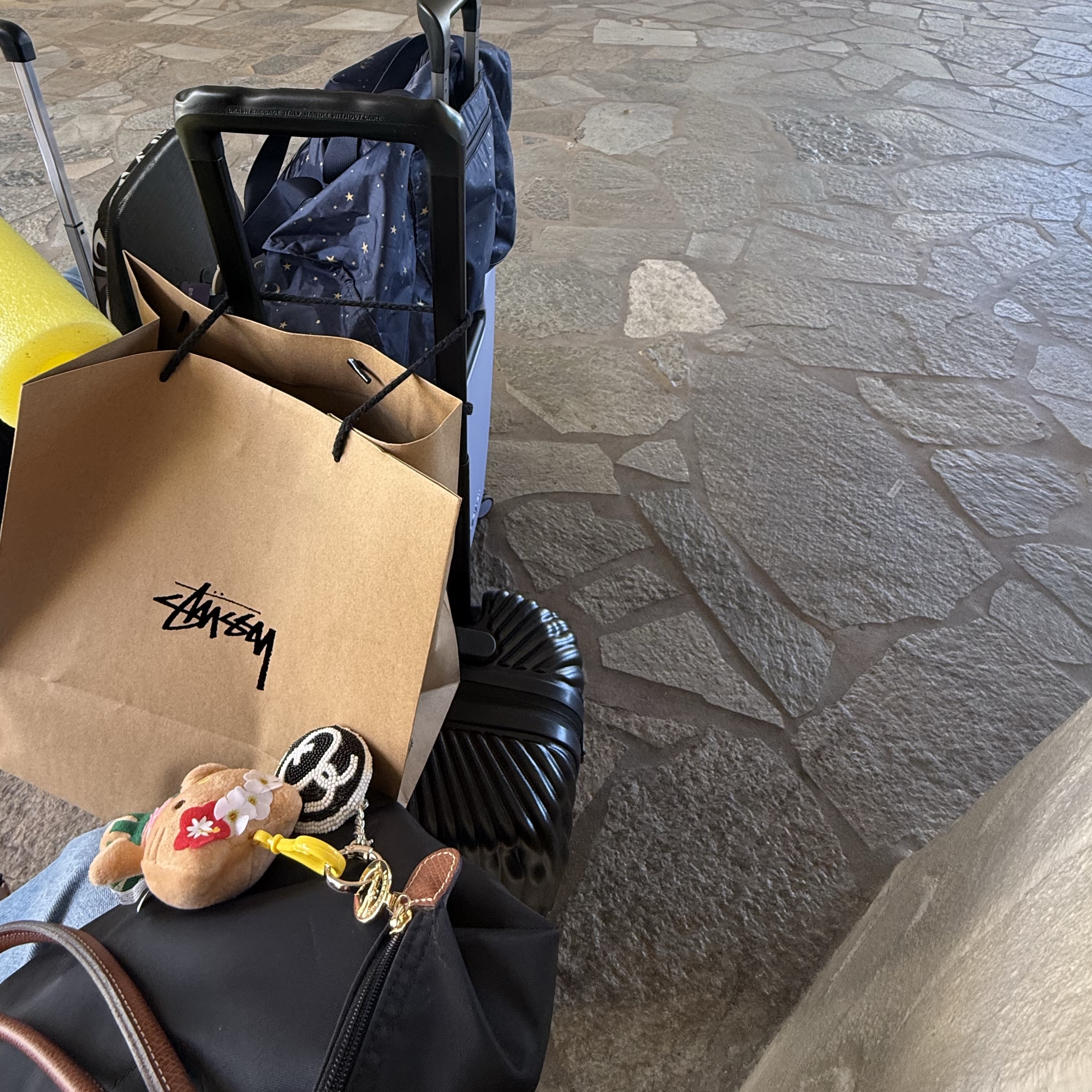 CRASH BAGGAGE Icon 21inch Stripe Black, Stussy SS Link Beaded Ball Keychain Black 착용 스타일