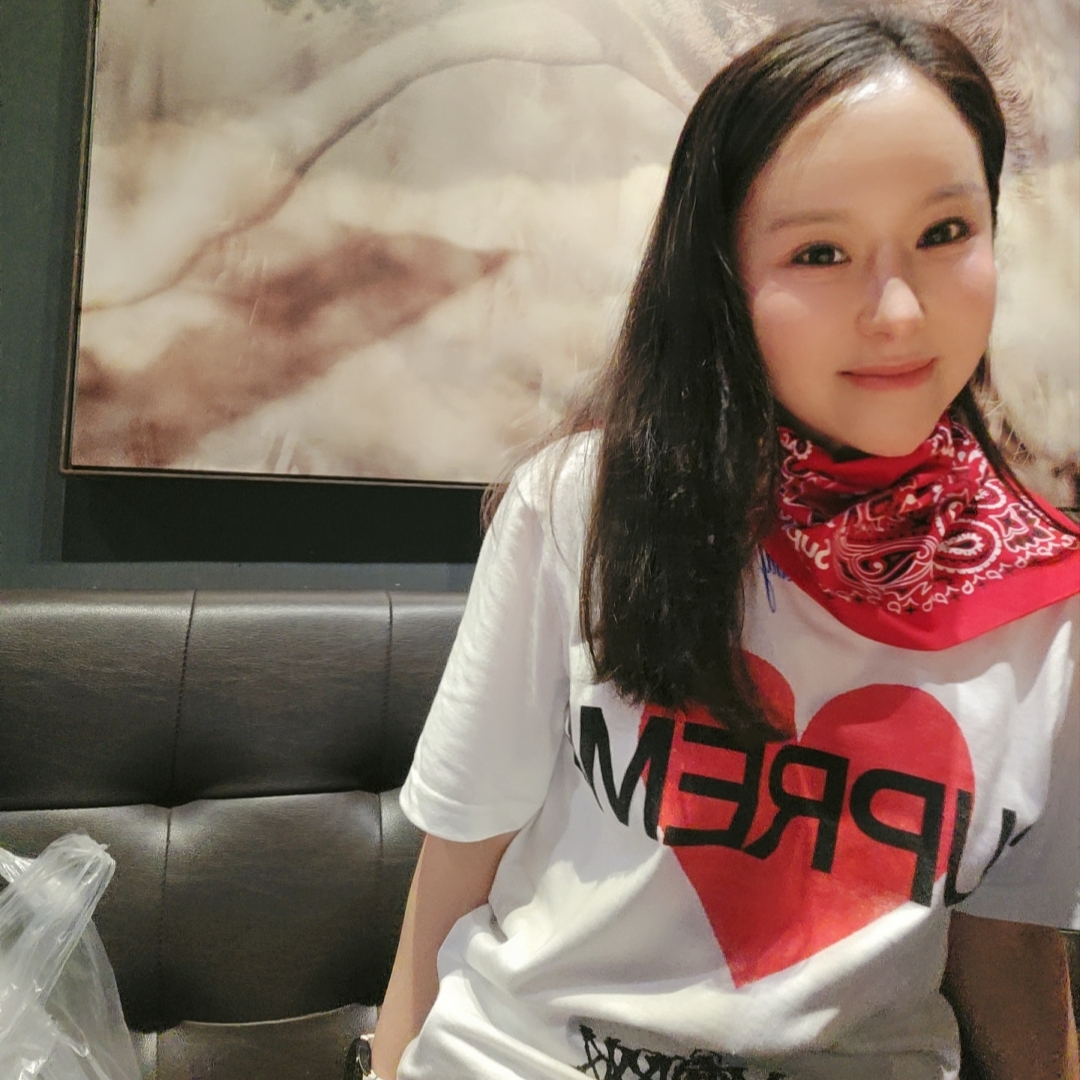Supreme Announcing T-Shirt White - 25SS 착용 스타일