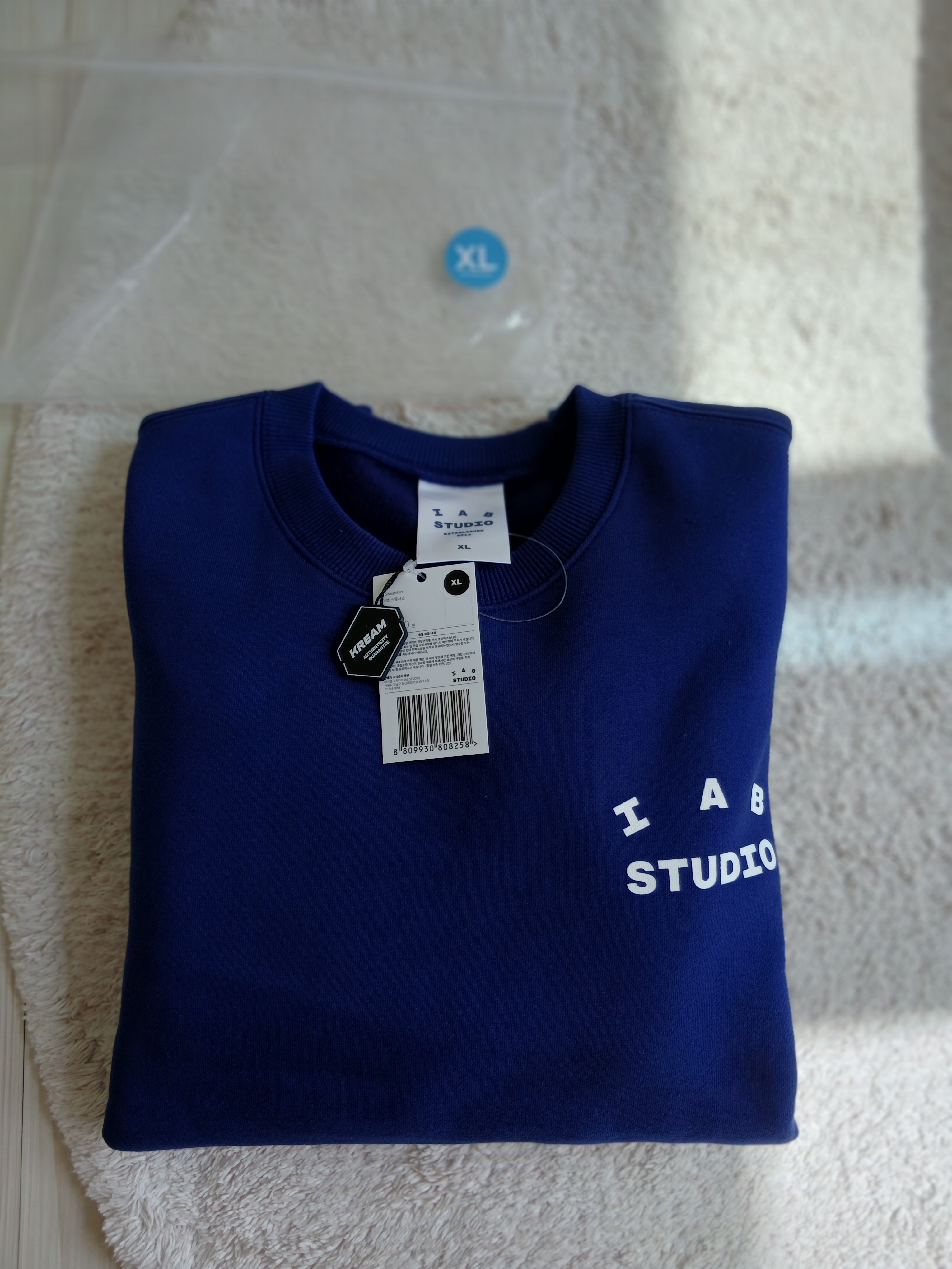 IAB Studio IAB Original Sweatshirt Navy 착용 스타일 - 7