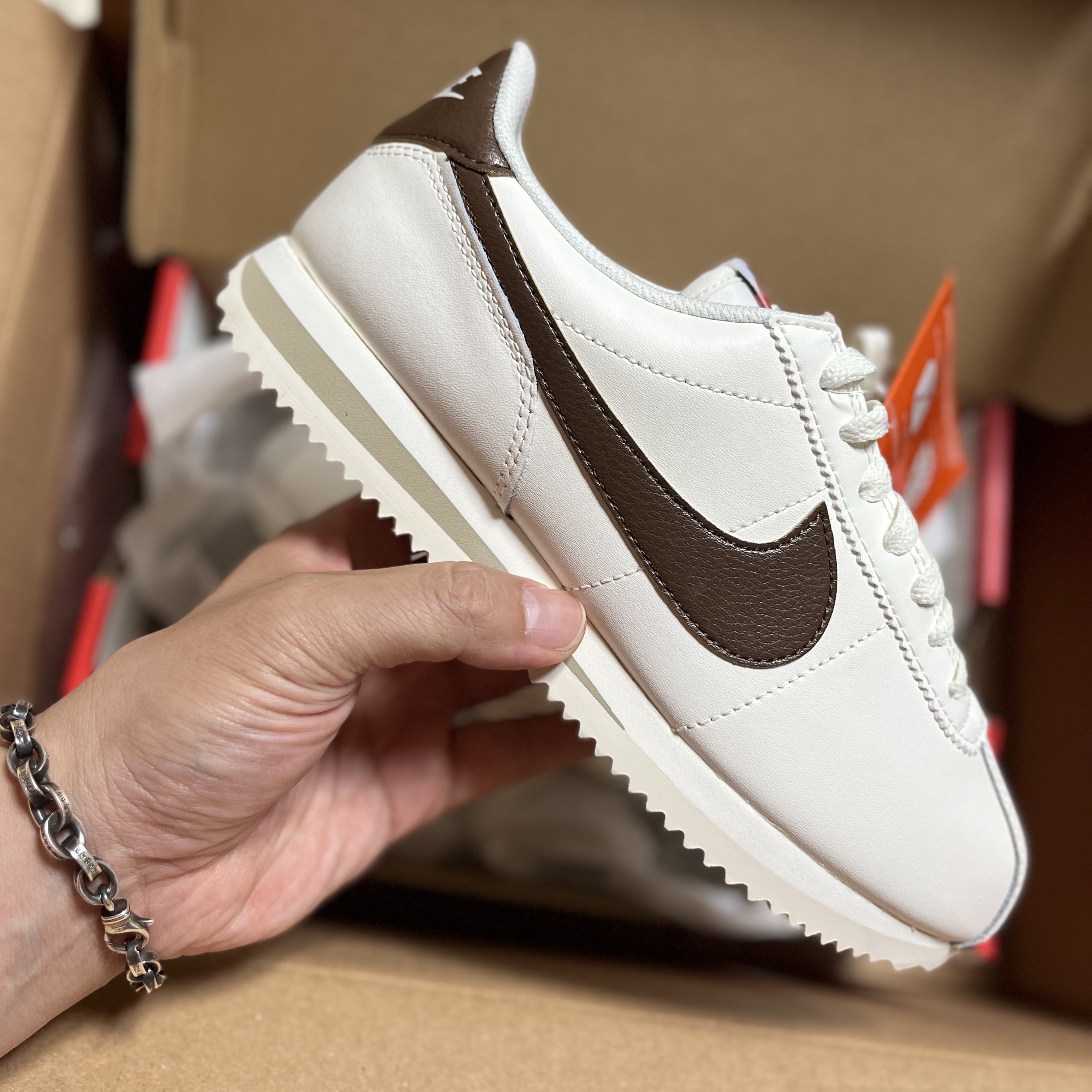(W) Nike Cortez Sail Cacao Wow 착용 스타일 - 2