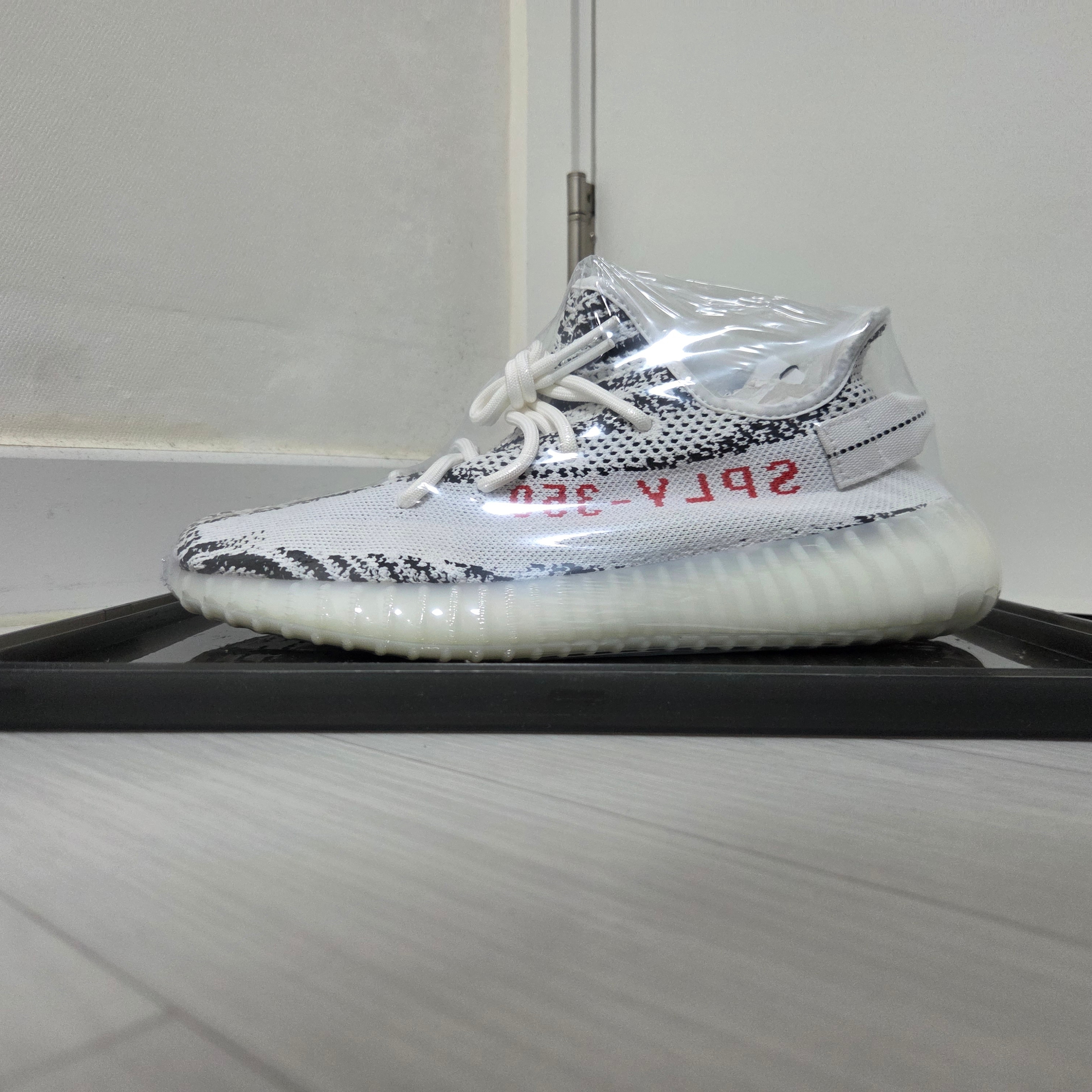 Adidas Yeezy Boost 350 V2 Zebra 2022/2023 착용 스타일