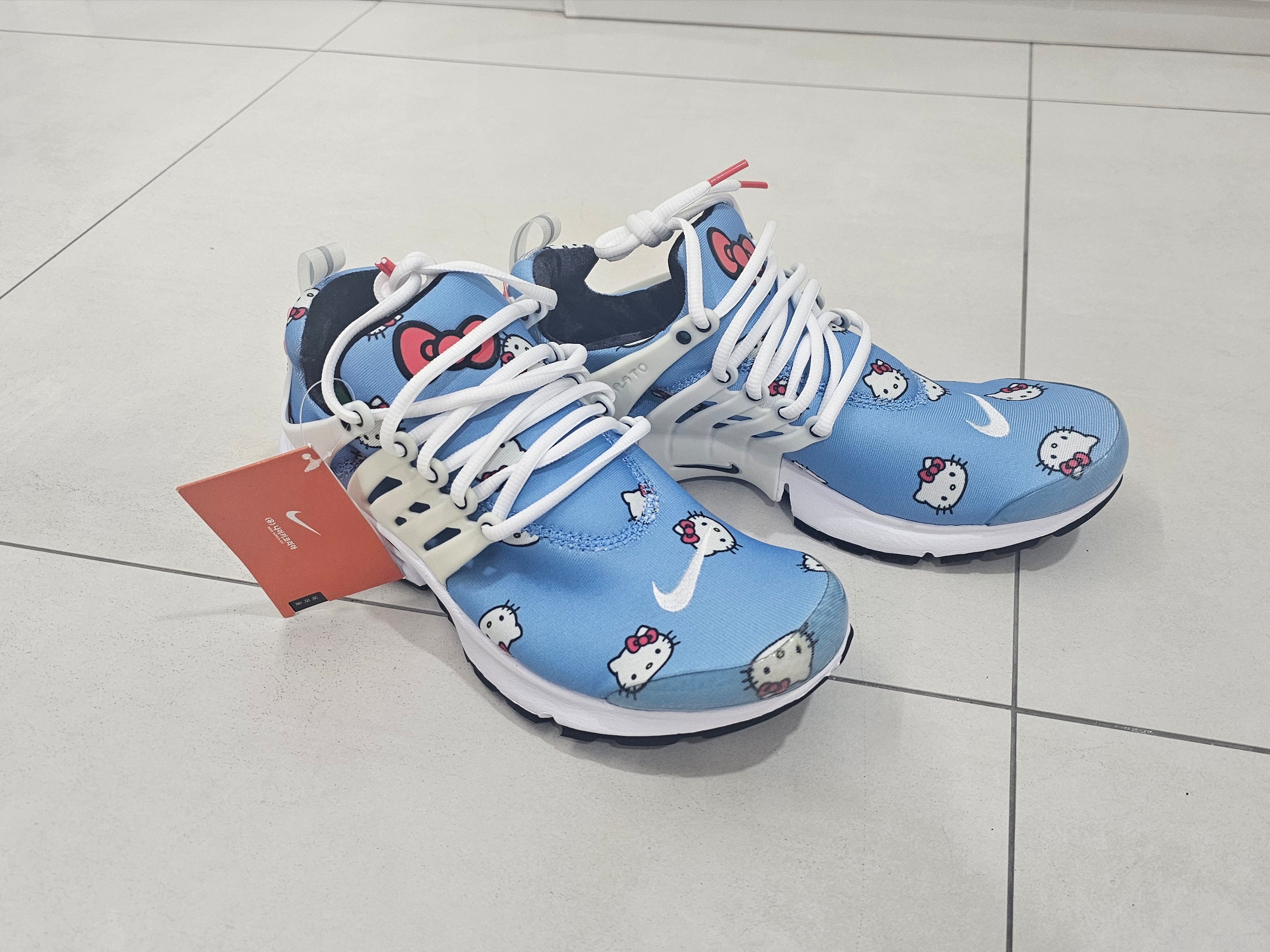 Nike x Hello Kitty Air Presto University Blue 착용 스타일