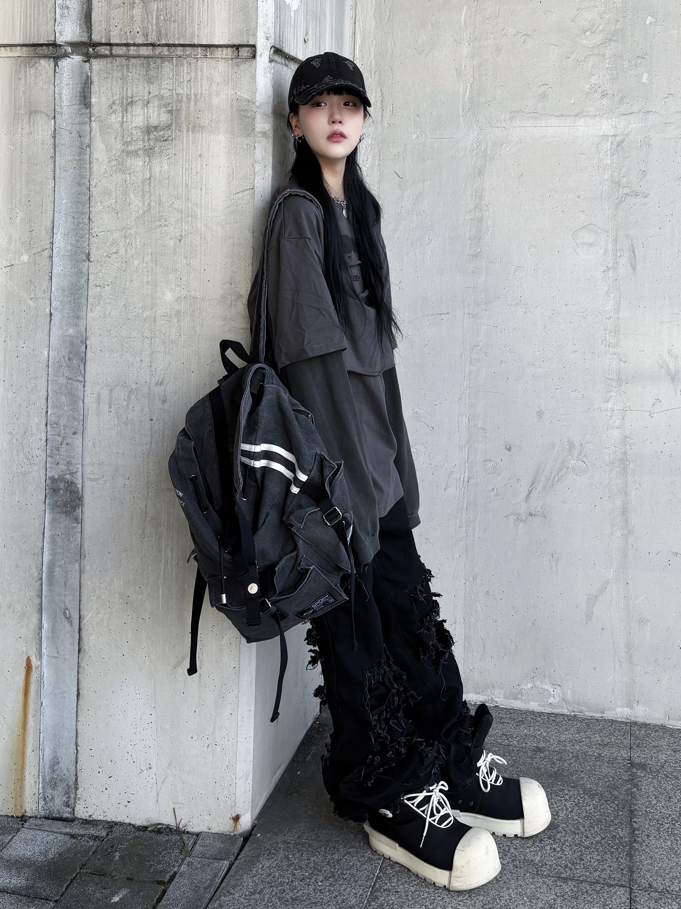 SPORT CHAMBER SC Sporty Rucksack Charcol, AJOBYAJO S=D Layered T-Shirt Charcoal 착용 스타일 - 4