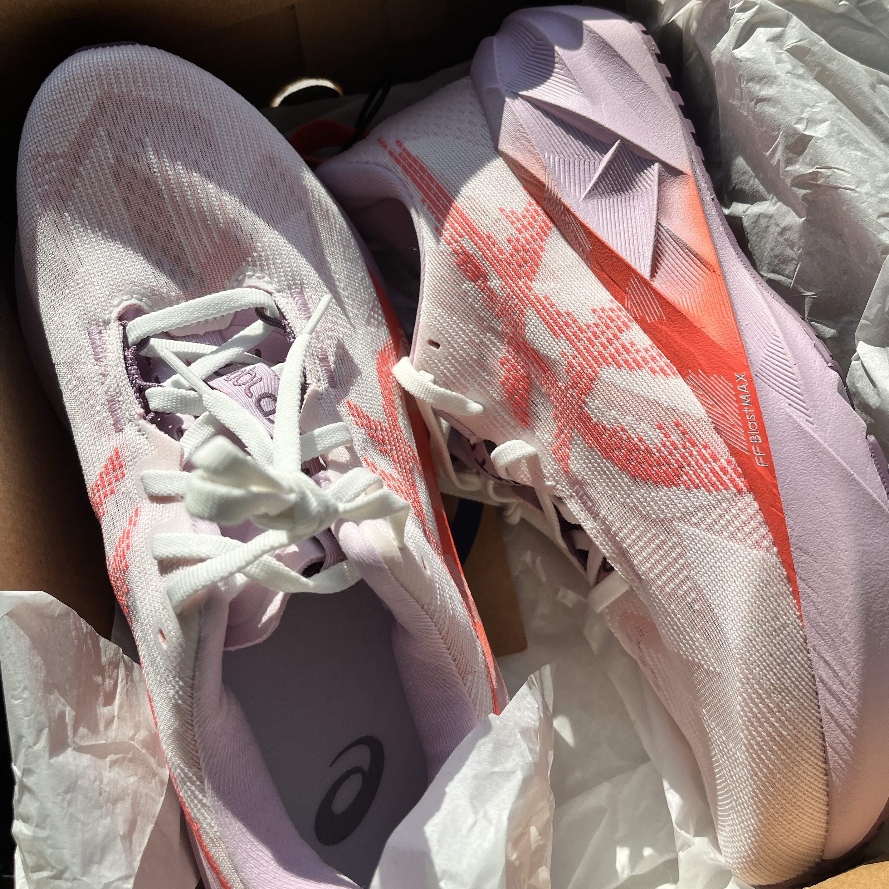 (W) Asics Novablast 5 White Coral Reef 착용 스타일