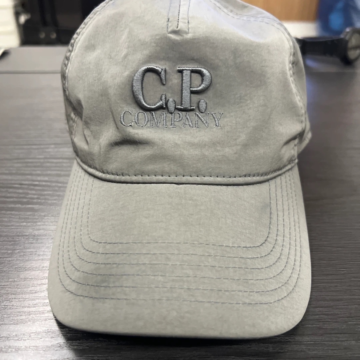 C.P. Company Goggle Cap Stone Grey - 21FW 착용 스타일