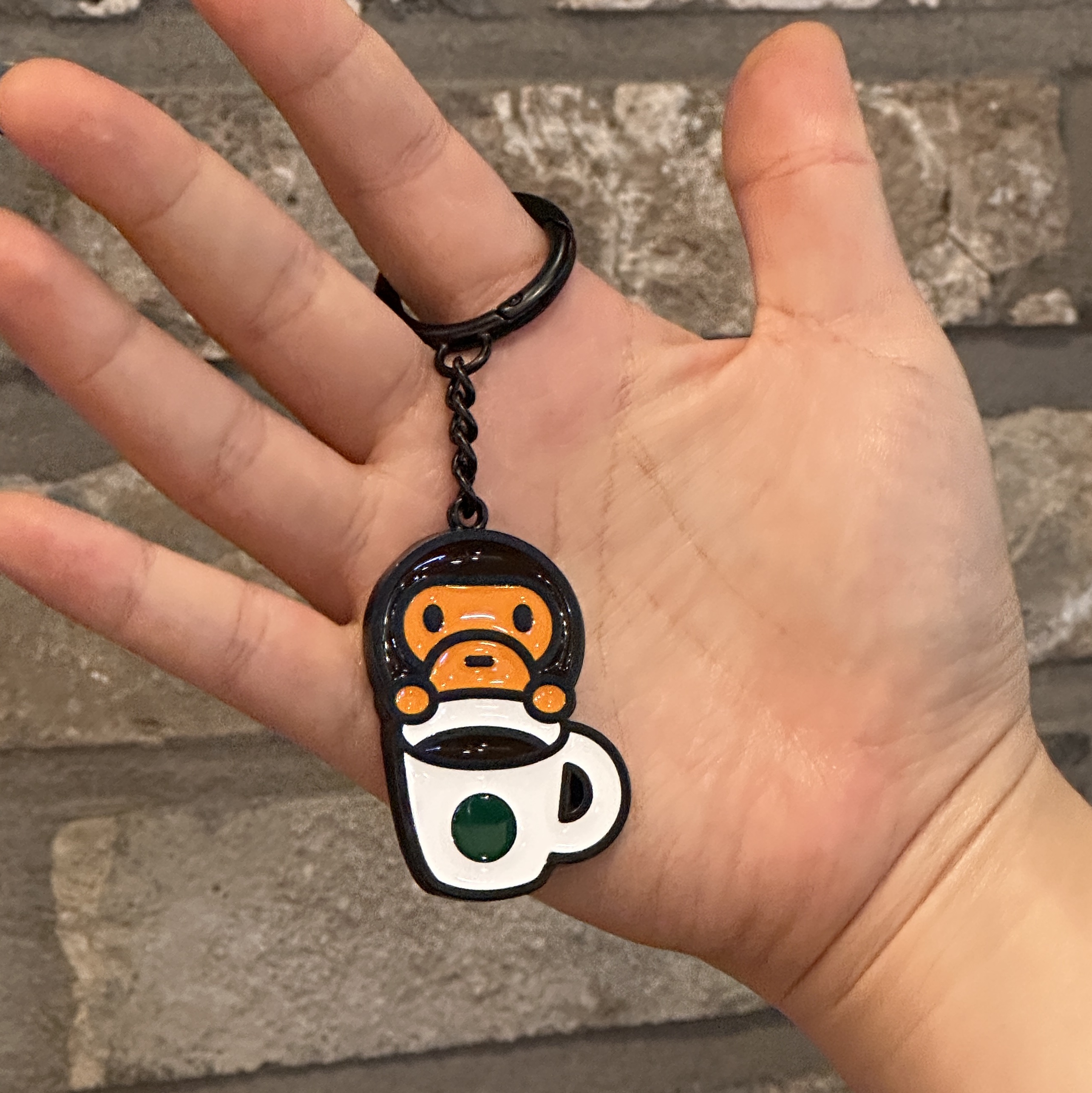 Starbucks x BAPE Baby Milo Keychain 착용 스타일