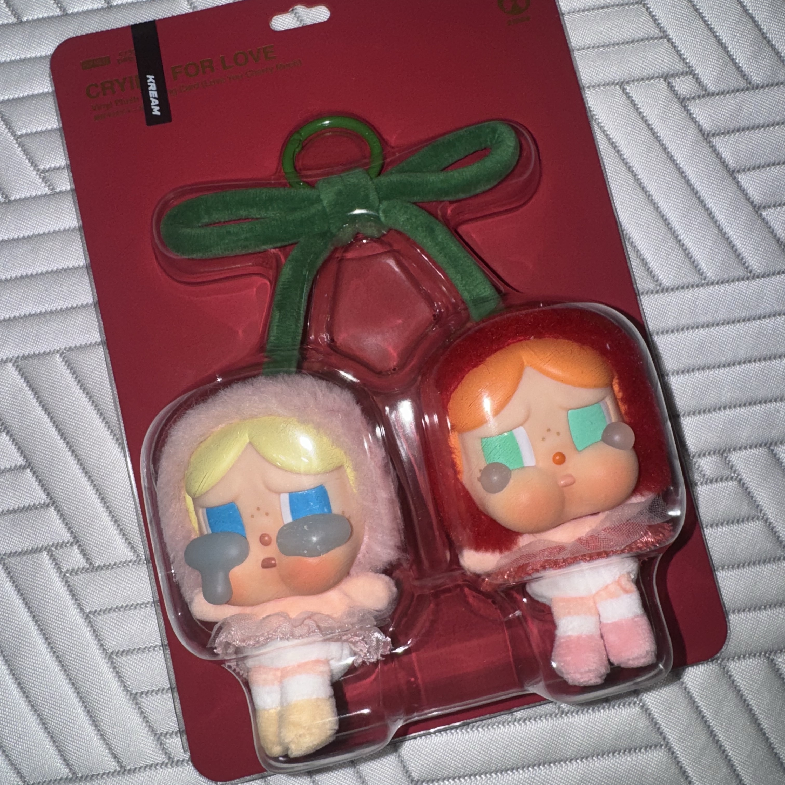 Pop Mart Crybaby Crying For Love Series Vinyl Plush 착용 스타일 - 3