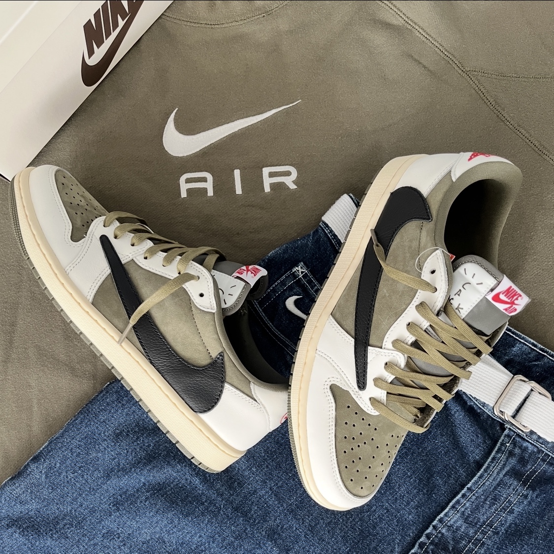 Jordan 1 x Travis Scott Retro Low OG SP Reverse Olive, Supreme x Nike Denim Short Indigo - 24SS 착용 스타일 - 1