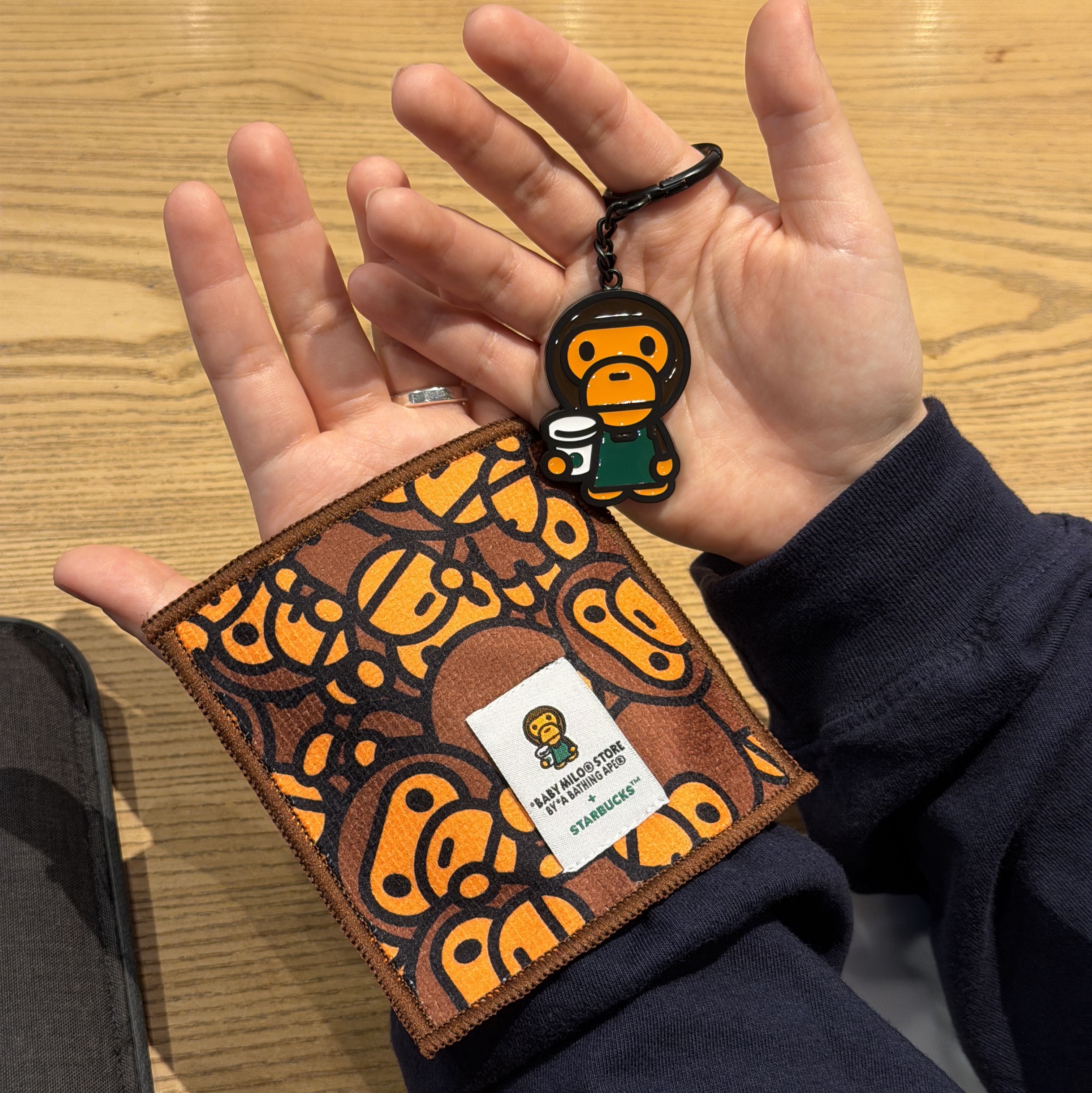 Starbucks x BAPE Baby Milo Keychain, Starbucks x BAPE Baby Milo Coaster 착용 스타일