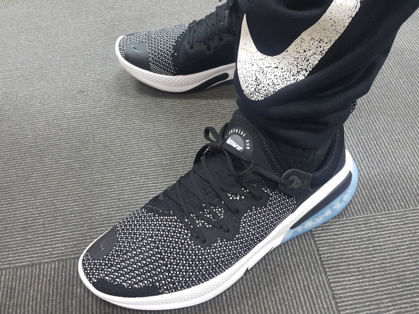 (W) Nike Joyride Run Flyknit Oreo 착용 스타일