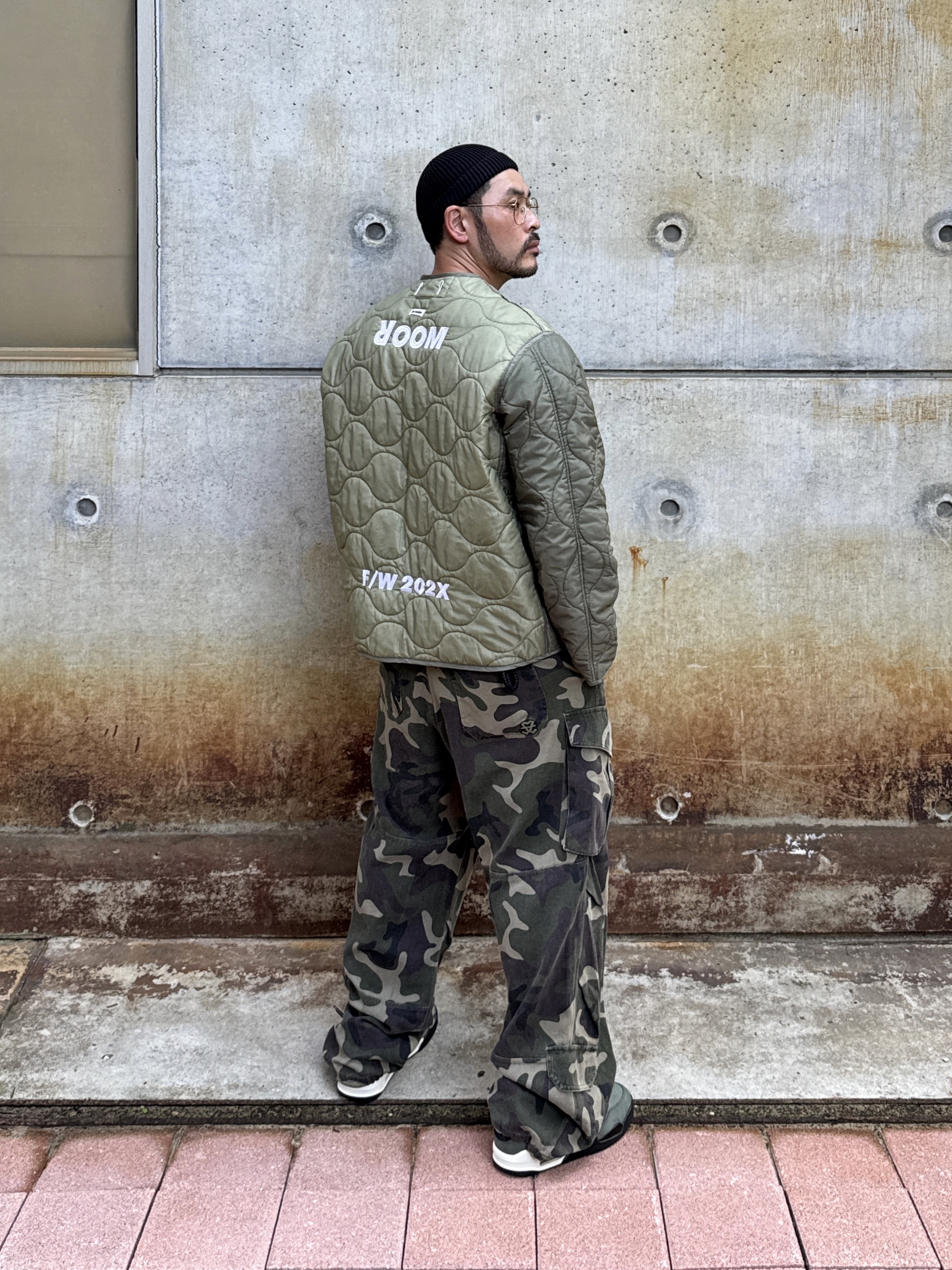 Jordan 4 x Undefeated Retro OG SP Deep Green and Clementine, Flavorism VTG Washed Cargo Pants Washed Camo 착용 스타일 - 4