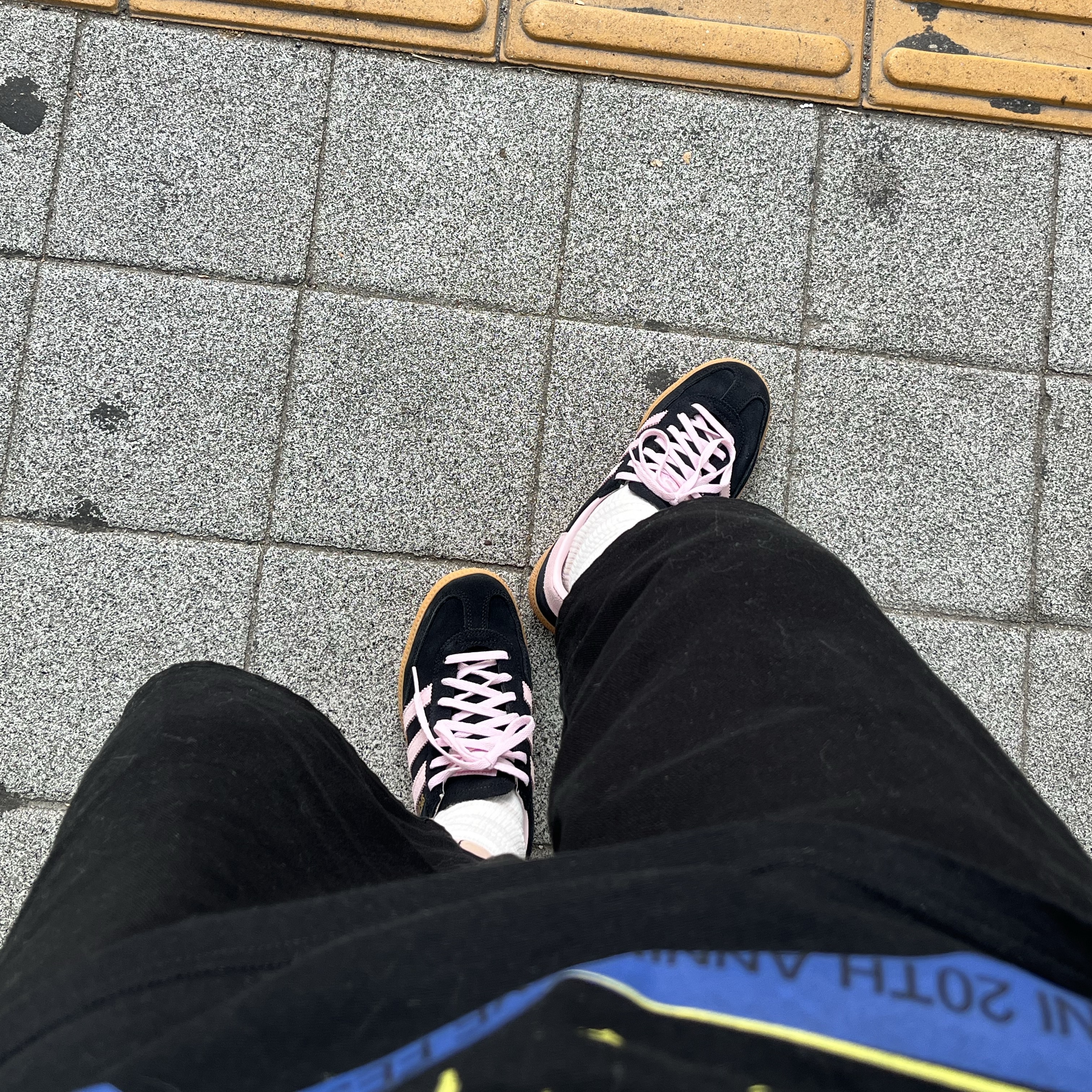 (W) Adidas Spezial Handball Core Black Clear Pink 착용 스타일