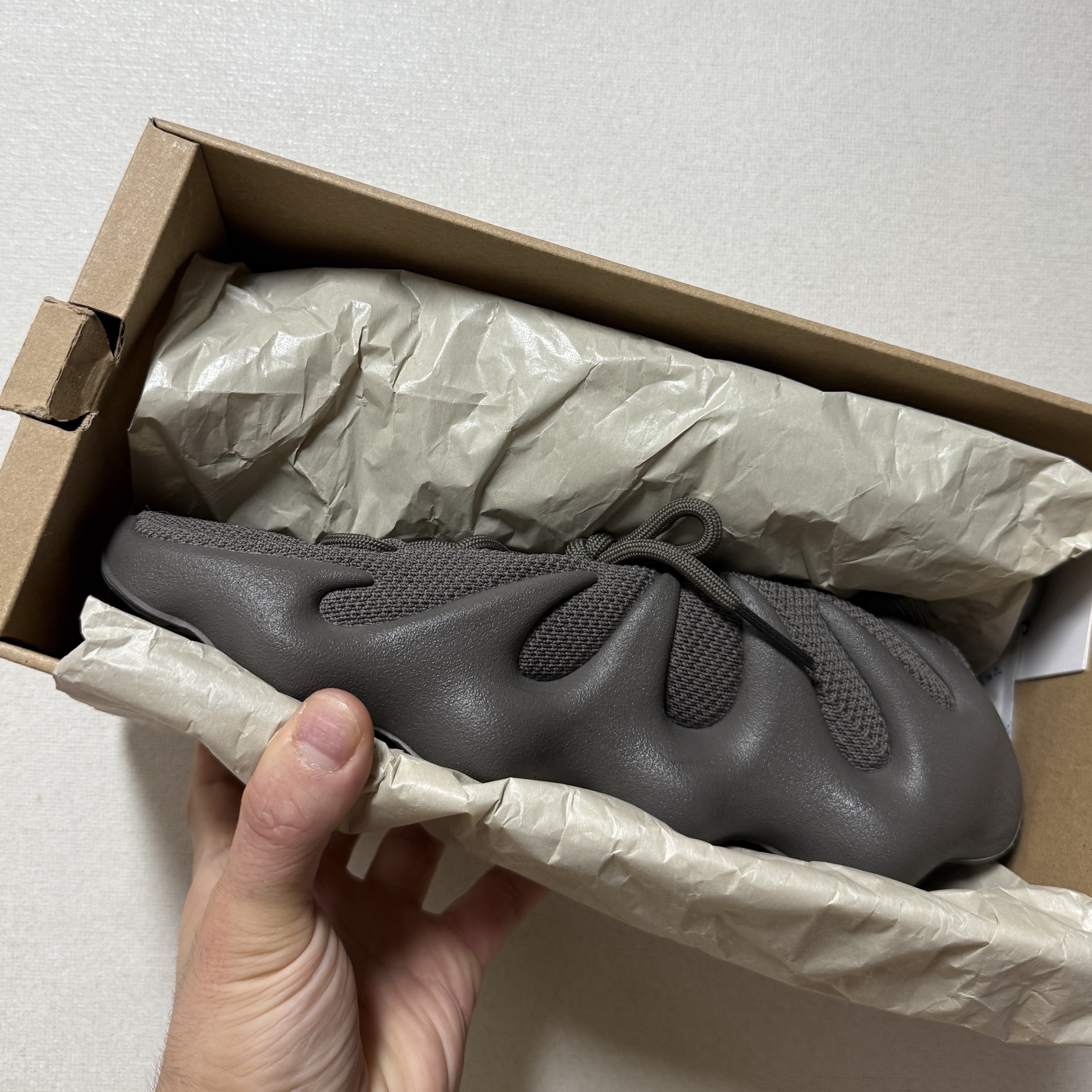 Adidas Yeezy 450 Cinder 착용 스타일