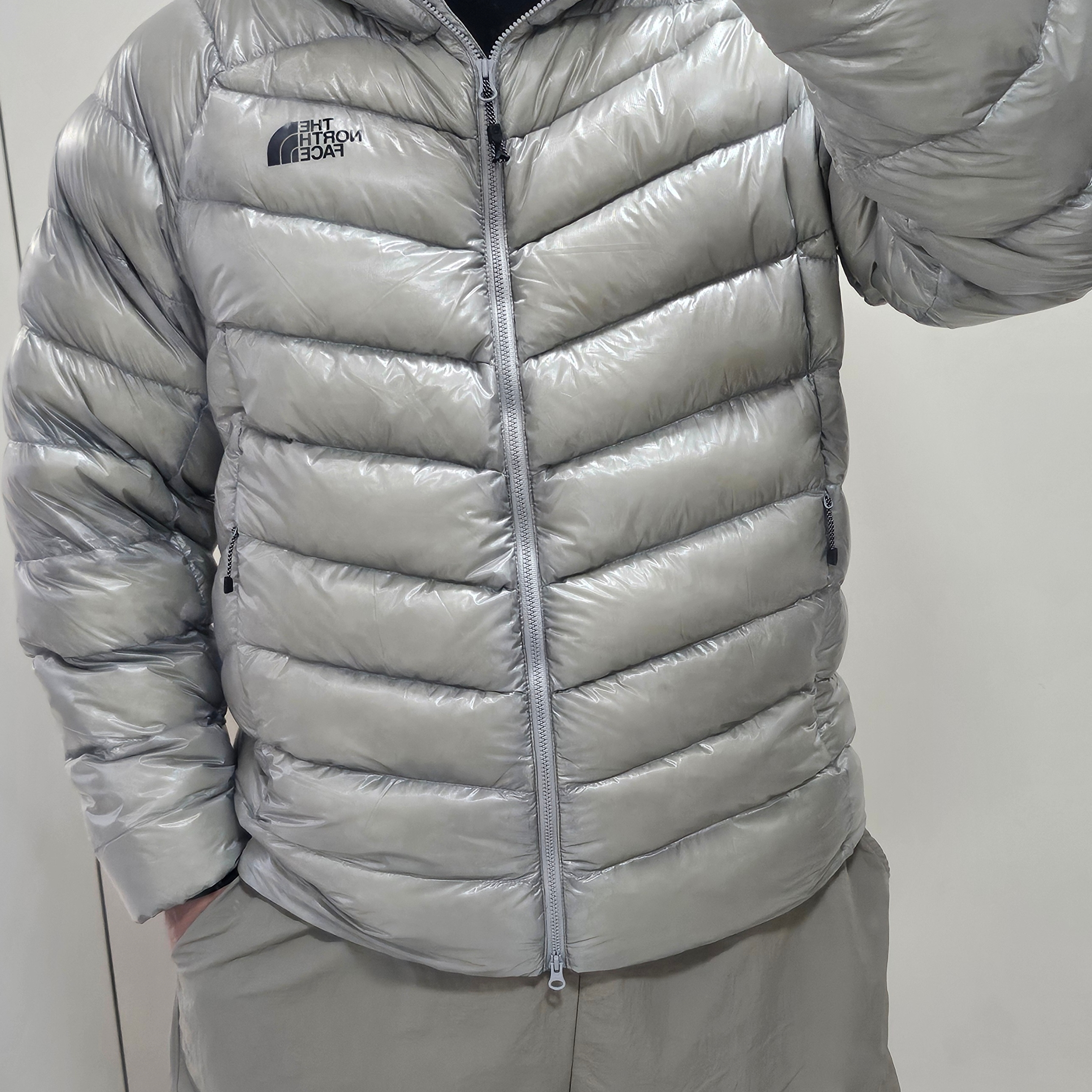 The North Face Summit Mattehorn RDS Down Jacket Light Gray 착용 스타일