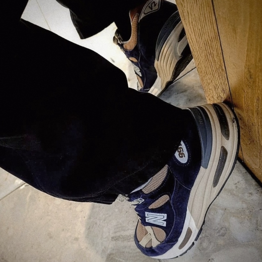 New Balance 991v2 Made in UK After Midnight Sepia Tint 착용 스타일