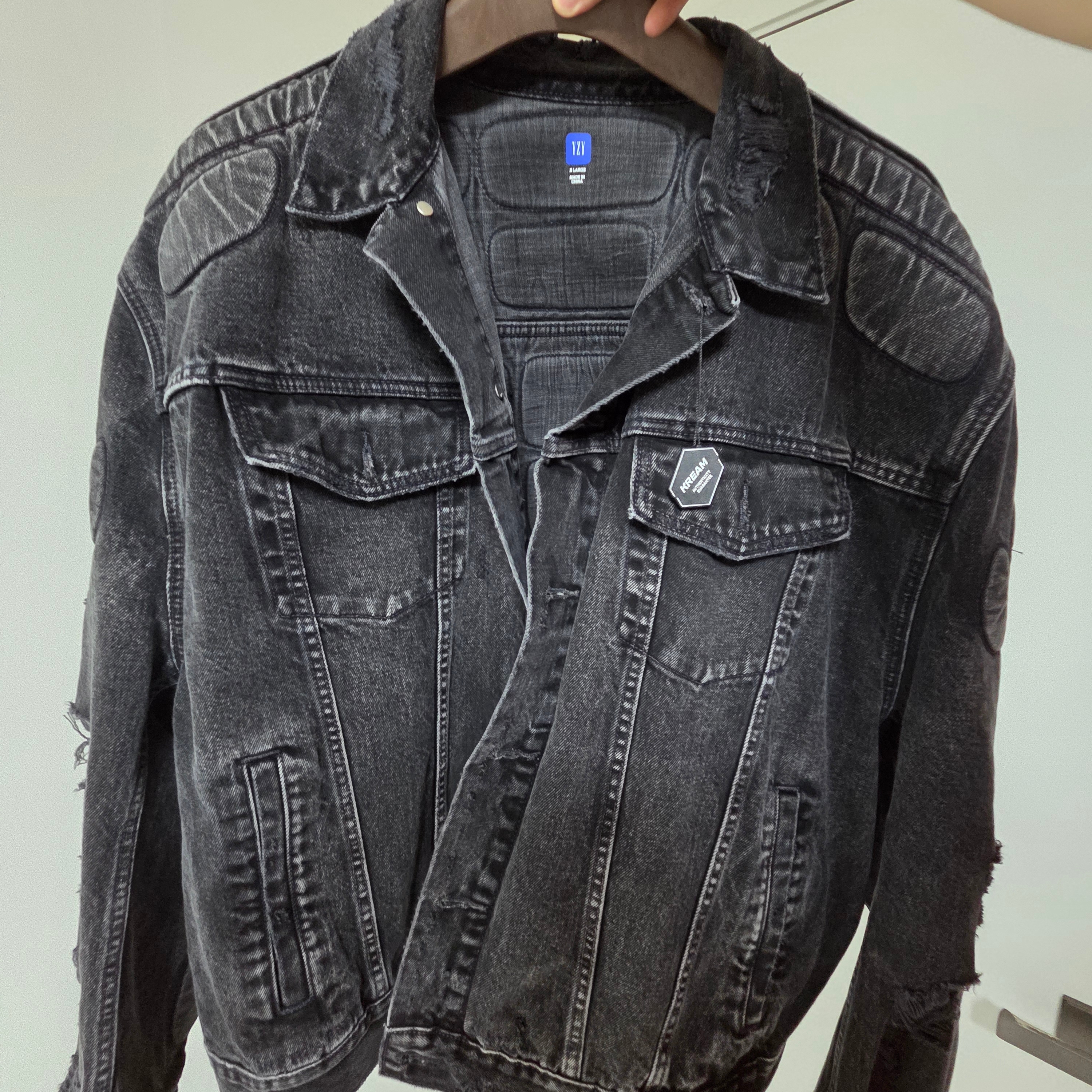 Yeezy Gap Engineered By Balenciaga Padded Denim Jacket Grey Wash 착용 스타일