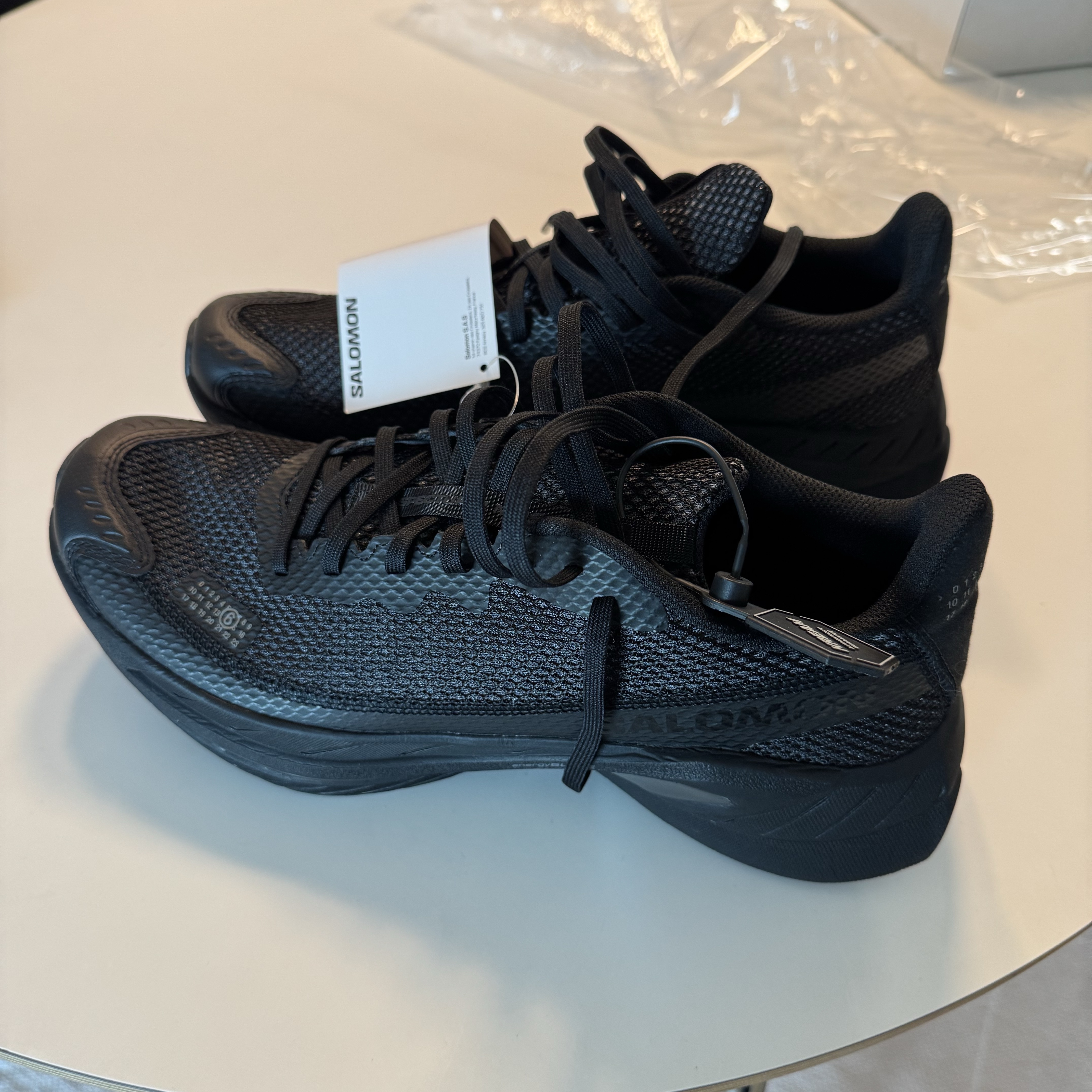 Salomon x MM6 Maison Margiela Spectur 2 Black Pewter 착용 스타일