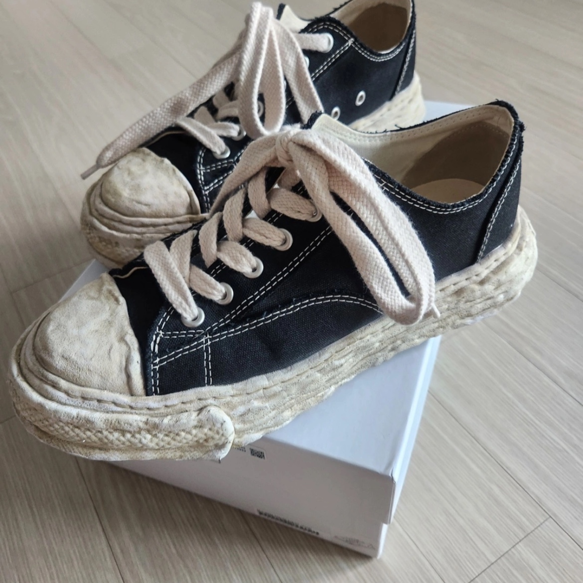 Maison Mihara Yasuhiro Peterson23 OG Sole Canvas Low-top Sneakers Black 착용 스타일