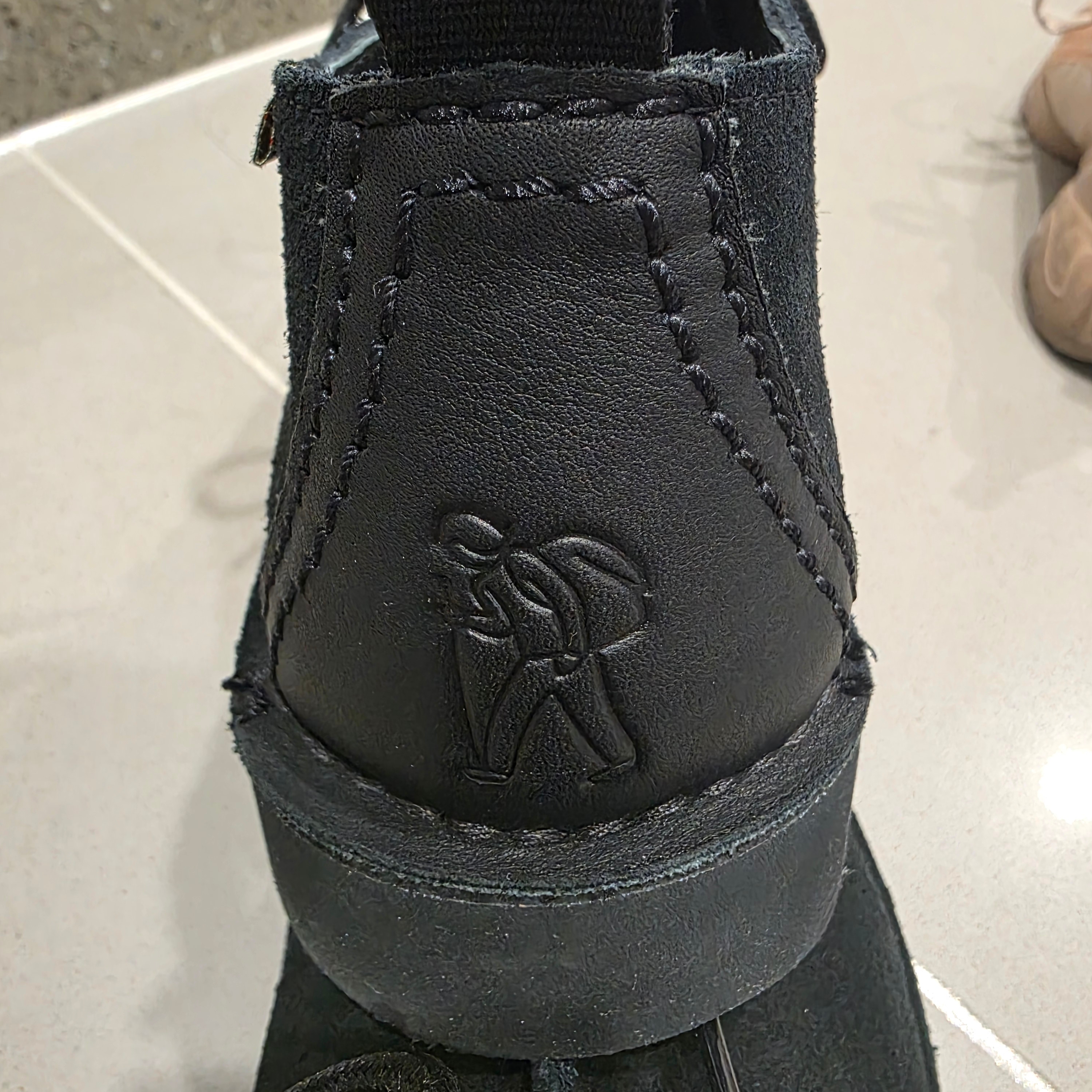 Clarks Desert Trek GTX Black Suede 착용 스타일 - 3